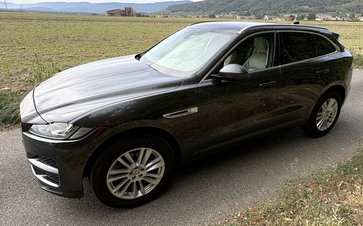 JAGUAR F-Pace 2.0d Prestige AWD Automatik-image-4