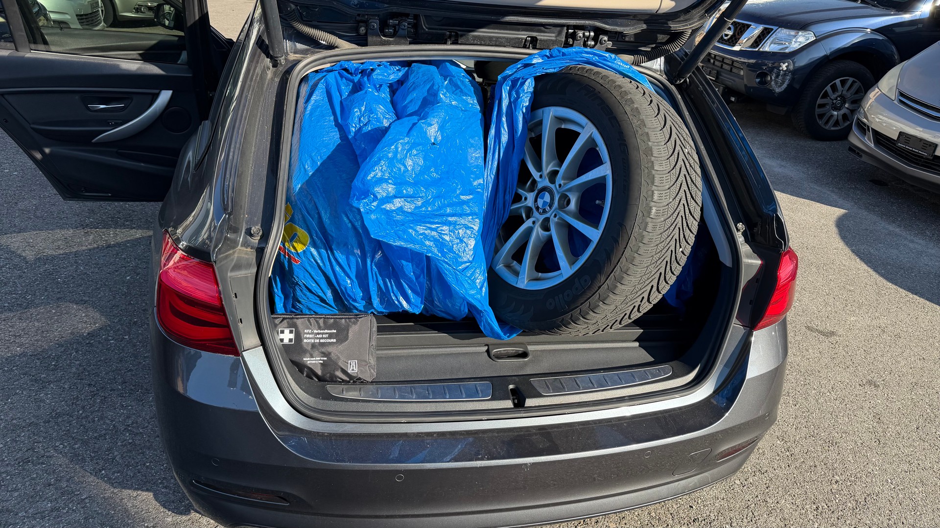 BMW 320d Touring Sport Line Steptronic-image-12