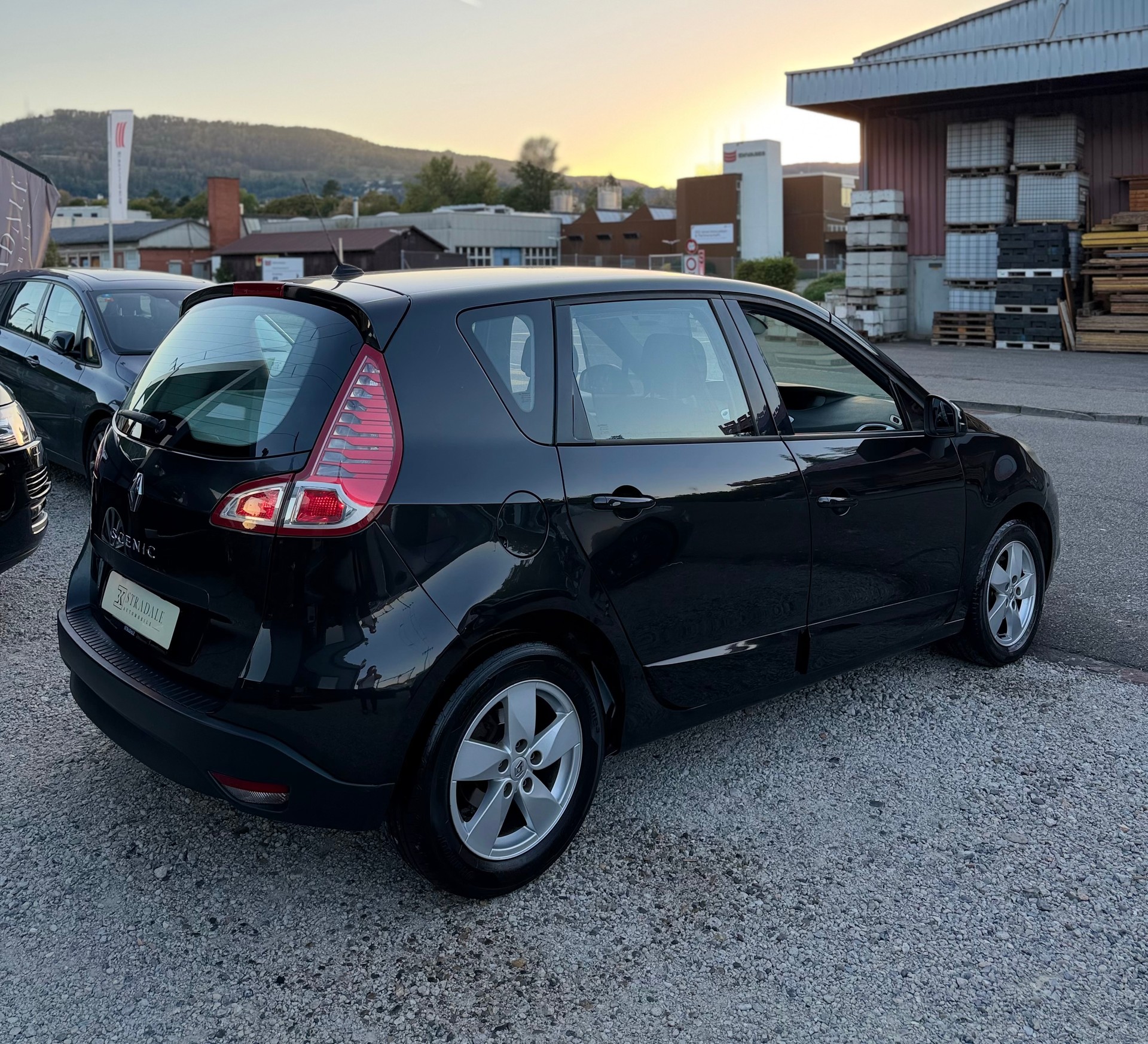 RENAULT Scénic 2.0 16V Dynamique X-Tronic CVT**Automat**Frisch ab MFK**8Fach-Bereift**Garantie**-image-5