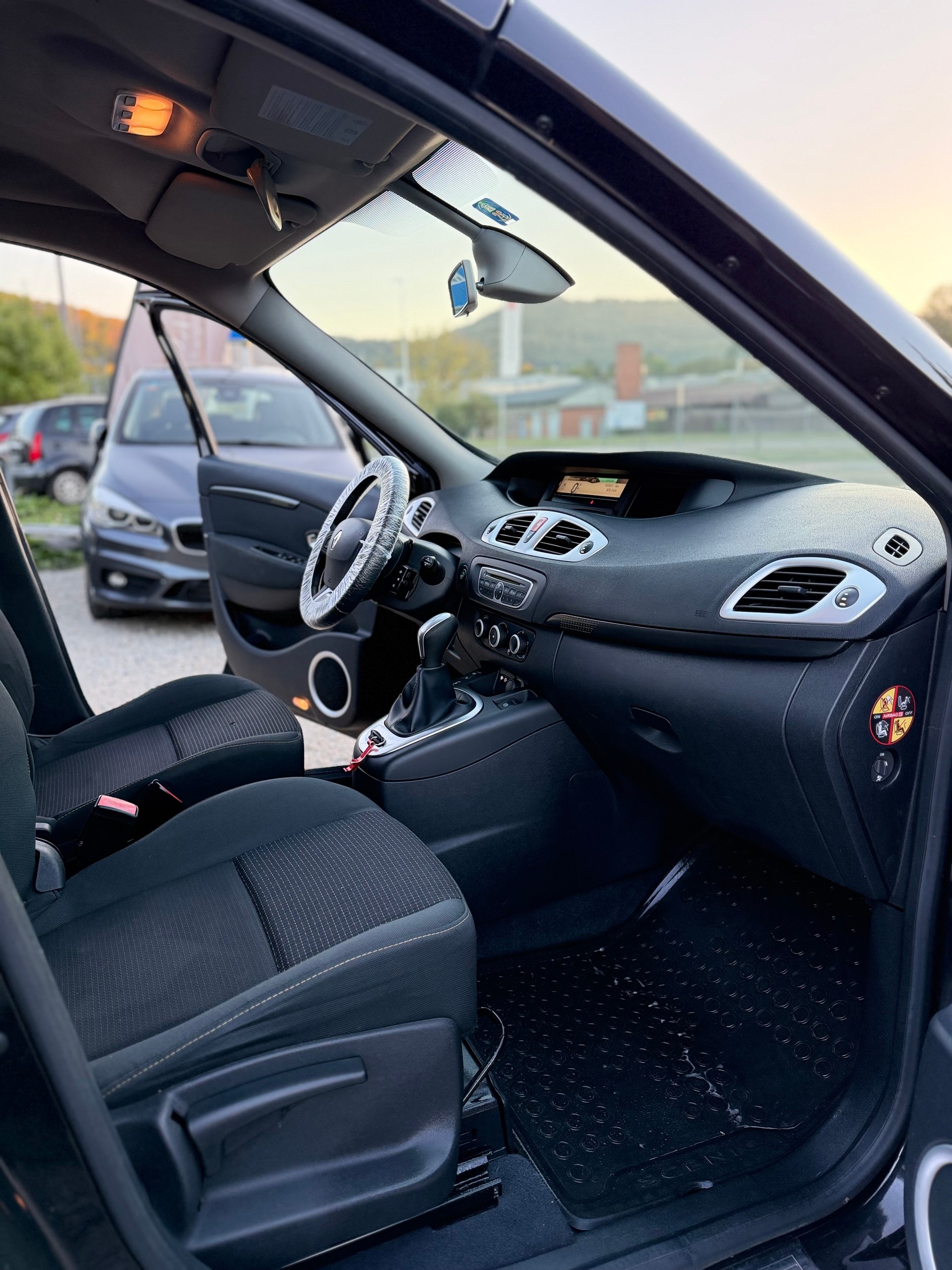 RENAULT Scénic 2.0 16V Dynamique X-Tronic CVT**Automat**Frisch ab MFK**8Fach-Bereift**Garantie**-image-12