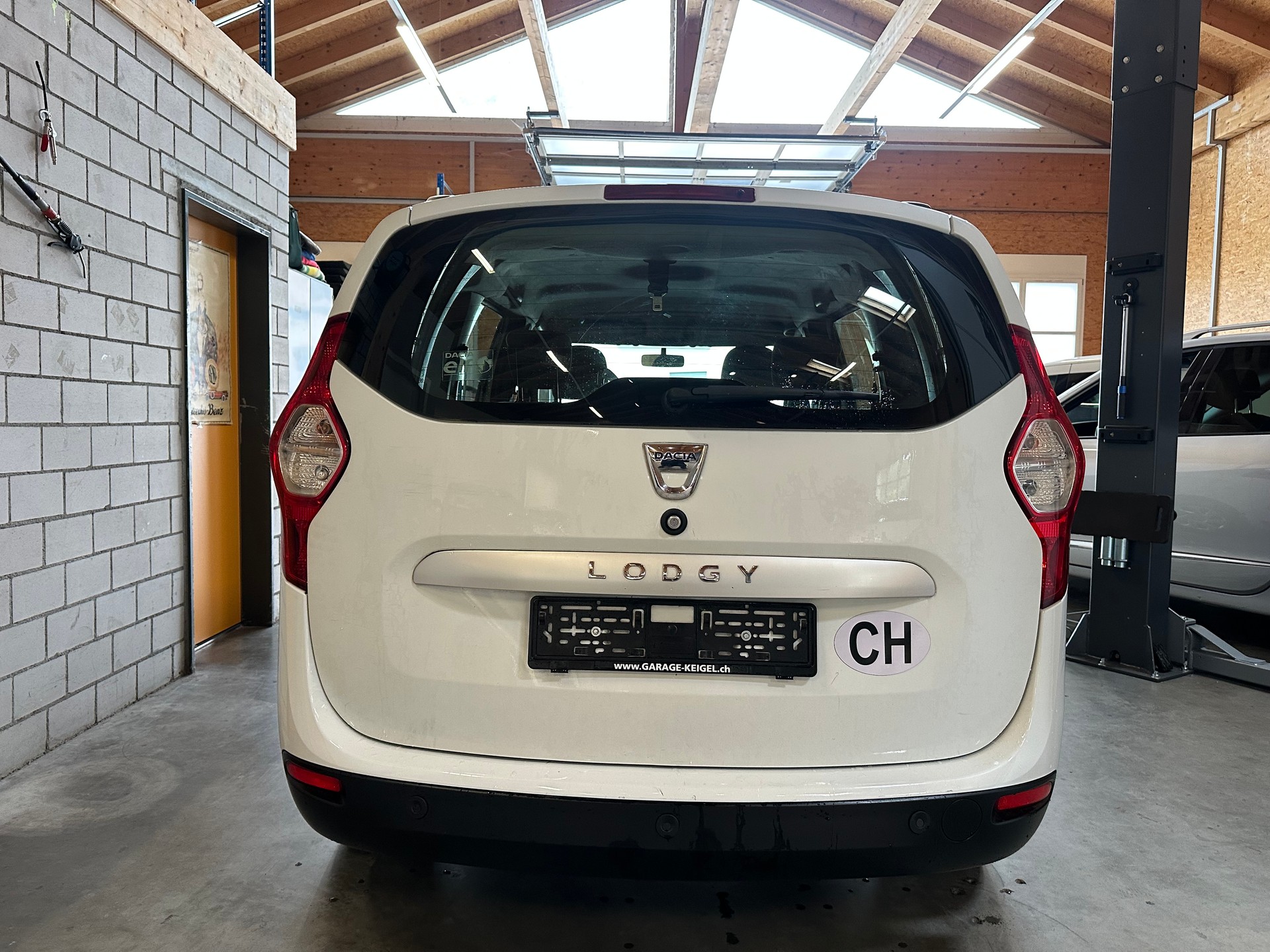 DACIA Lodgy 1.2 Turbo Supreme/Ab MFK (April 2026)/AHK abnehmbar/Klima/Sitzheizung/Android-Radio-image-3