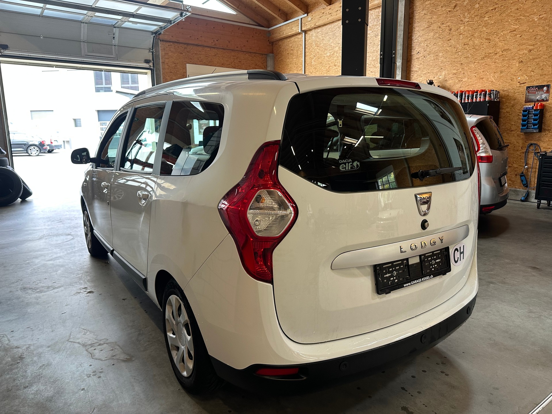 DACIA Lodgy 1.2 Turbo Supreme/Ab MFK (April 2026)/AHK abnehmbar/Klima/Sitzheizung/Android-Radio-image-2