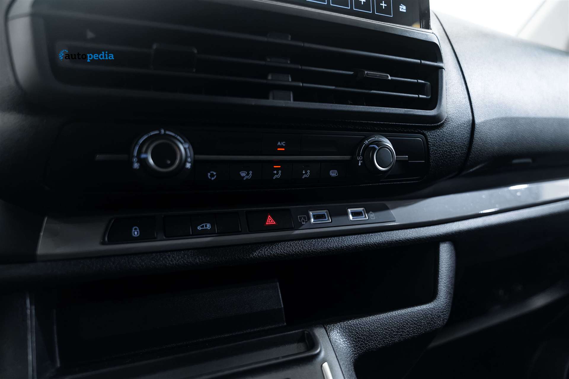 FIAT FIAT Scudo 2.0 BlueHDi L3 3-Plätzer EAT-Automat-image-22