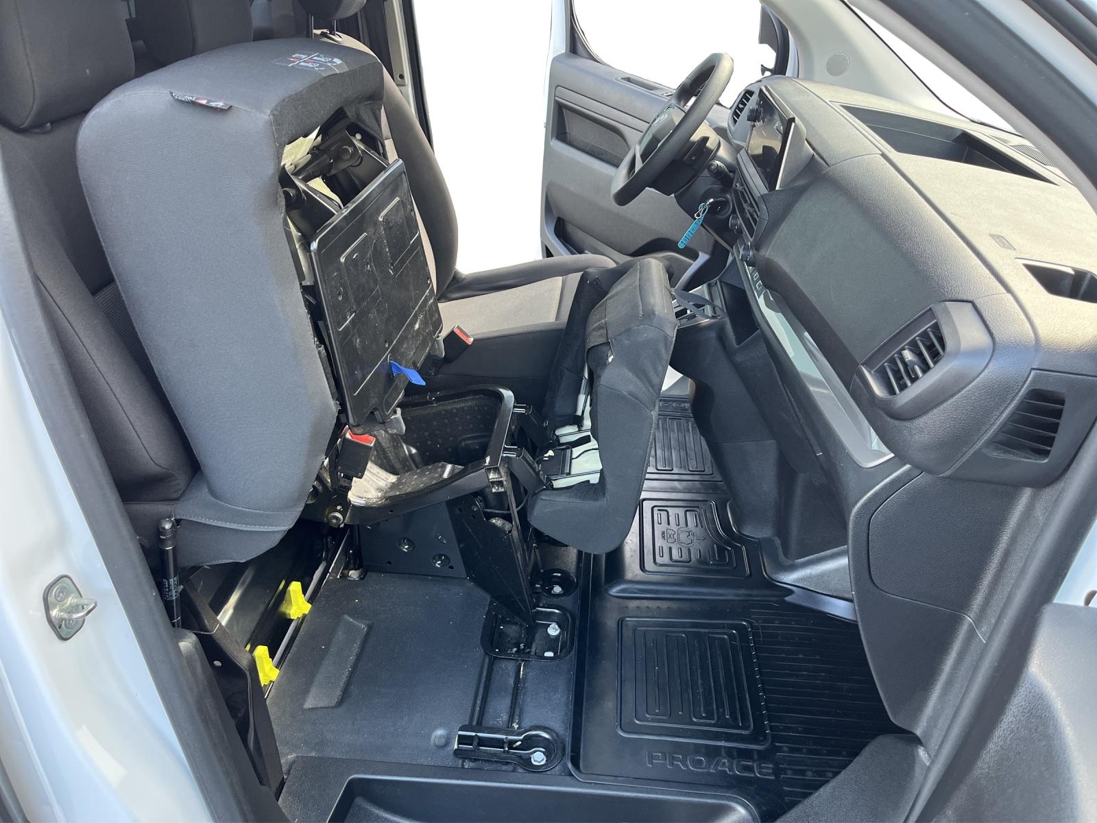 TOYOTA PROACE Van L2 2.0 D Advanced-image-9