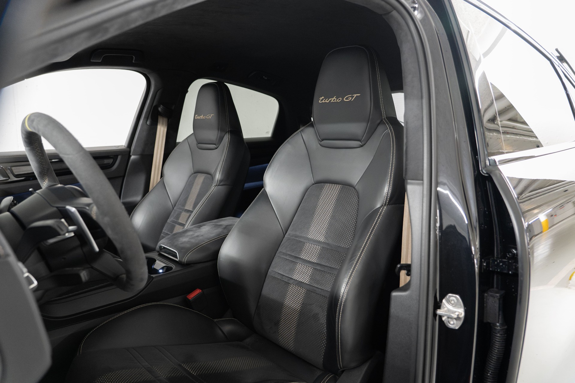 PORSCHE Cayenne Coupé 4.0 V8 Turbo GT - Approved Garantie - CH-Fahrzeug-image-13