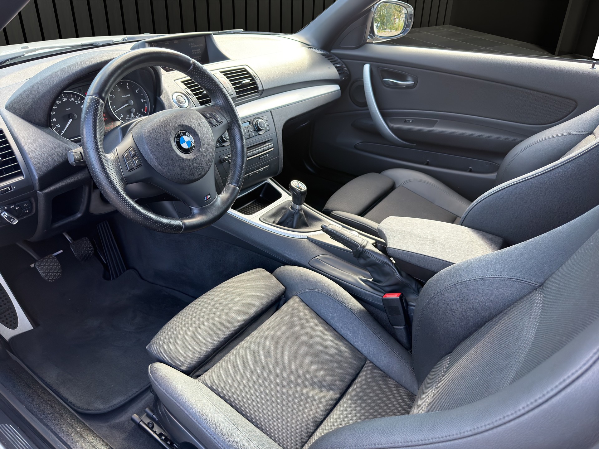 BMW 1 Series E88 Cabrio-image-9