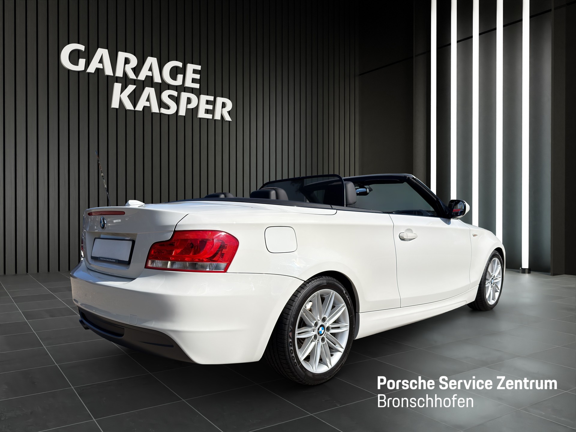BMW 1 Series E88 Cabrio-image-4
