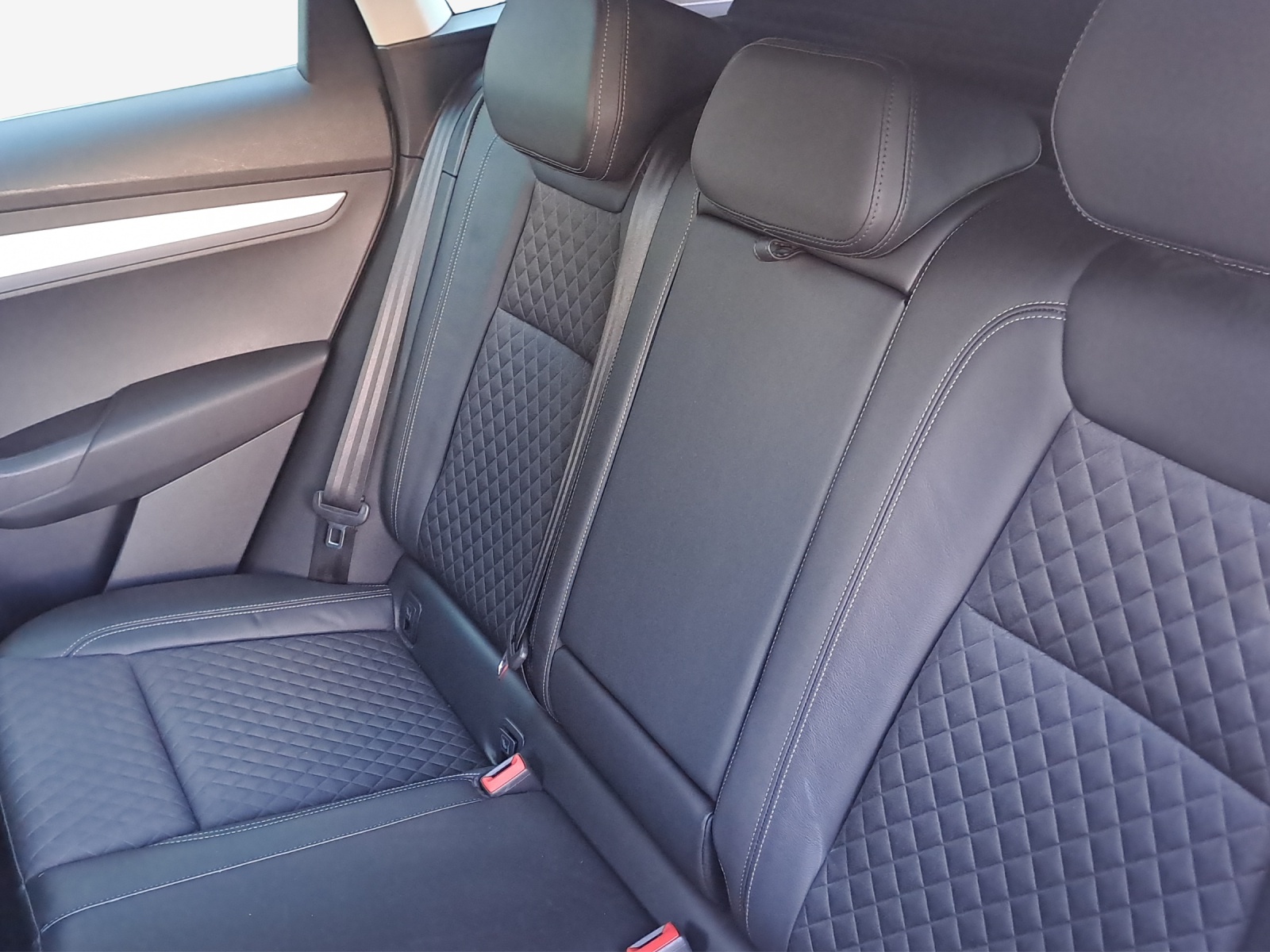 SKODA Karoq 1.6 TDI CR Smile-image-11