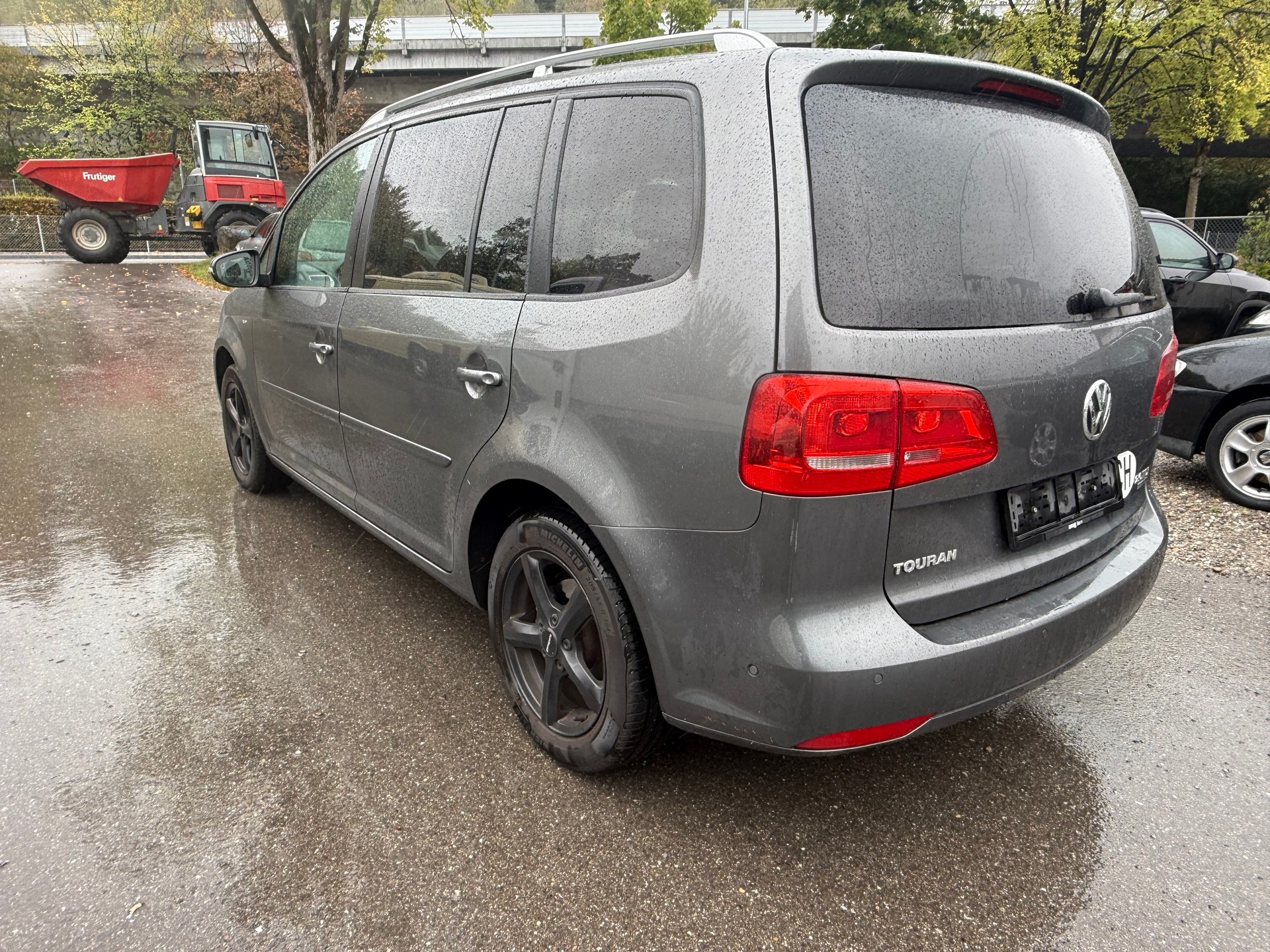 VW Touran 2.0 TDI BlueMotion Technology 65th Edition-image-4