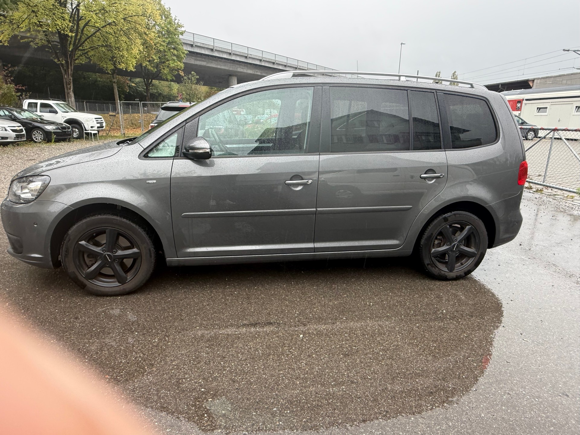VW Touran 2.0 TDI BlueMotion Technology 65th Edition-image-3