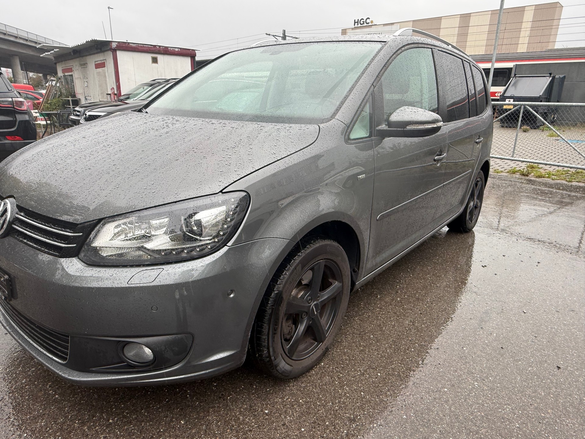 VW Touran 2.0 TDI BlueMotion Technology 65th Edition-image-2