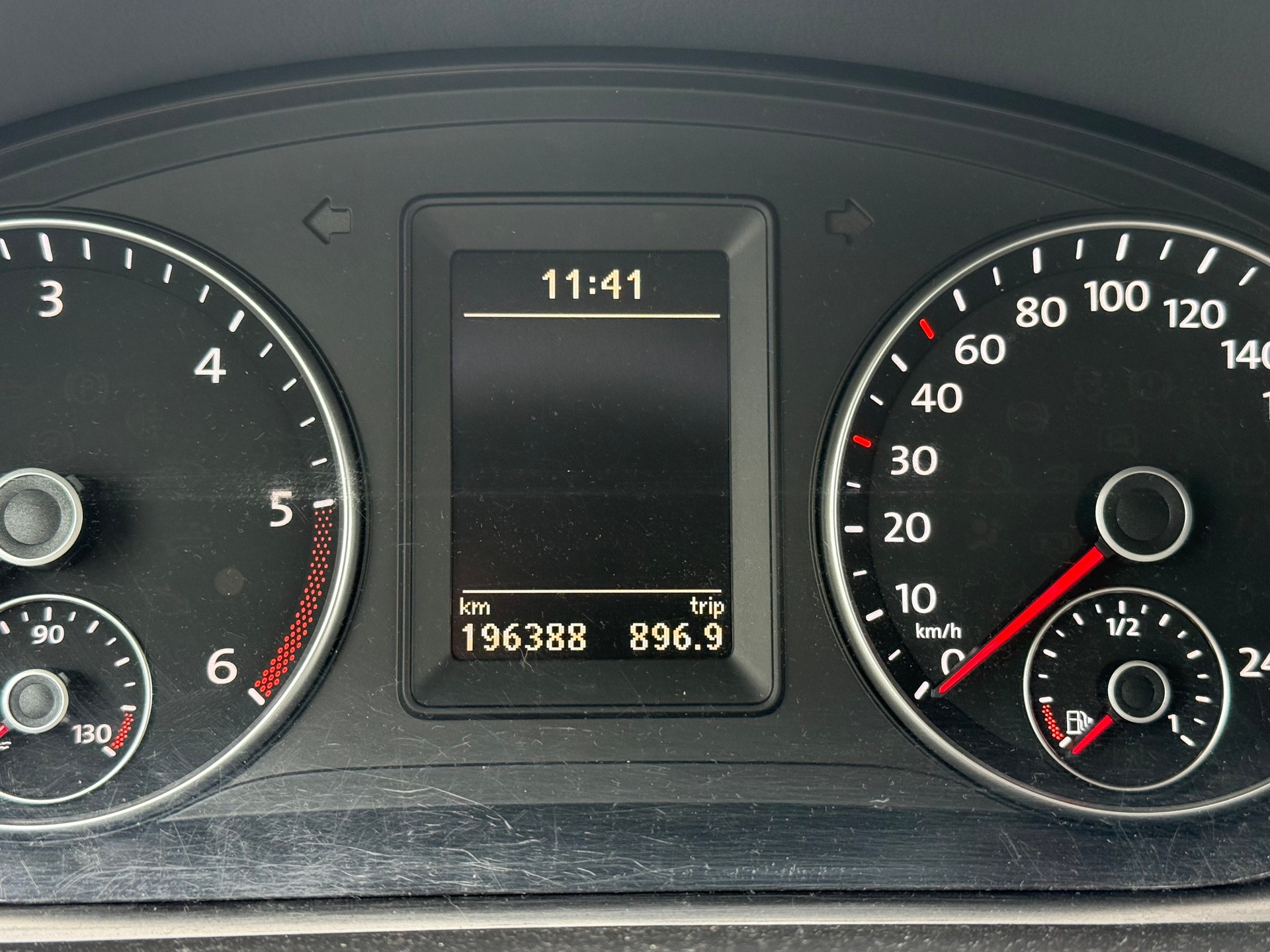 VW Touran 2.0 TDI BlueMotion Technology 65th Edition-image-11