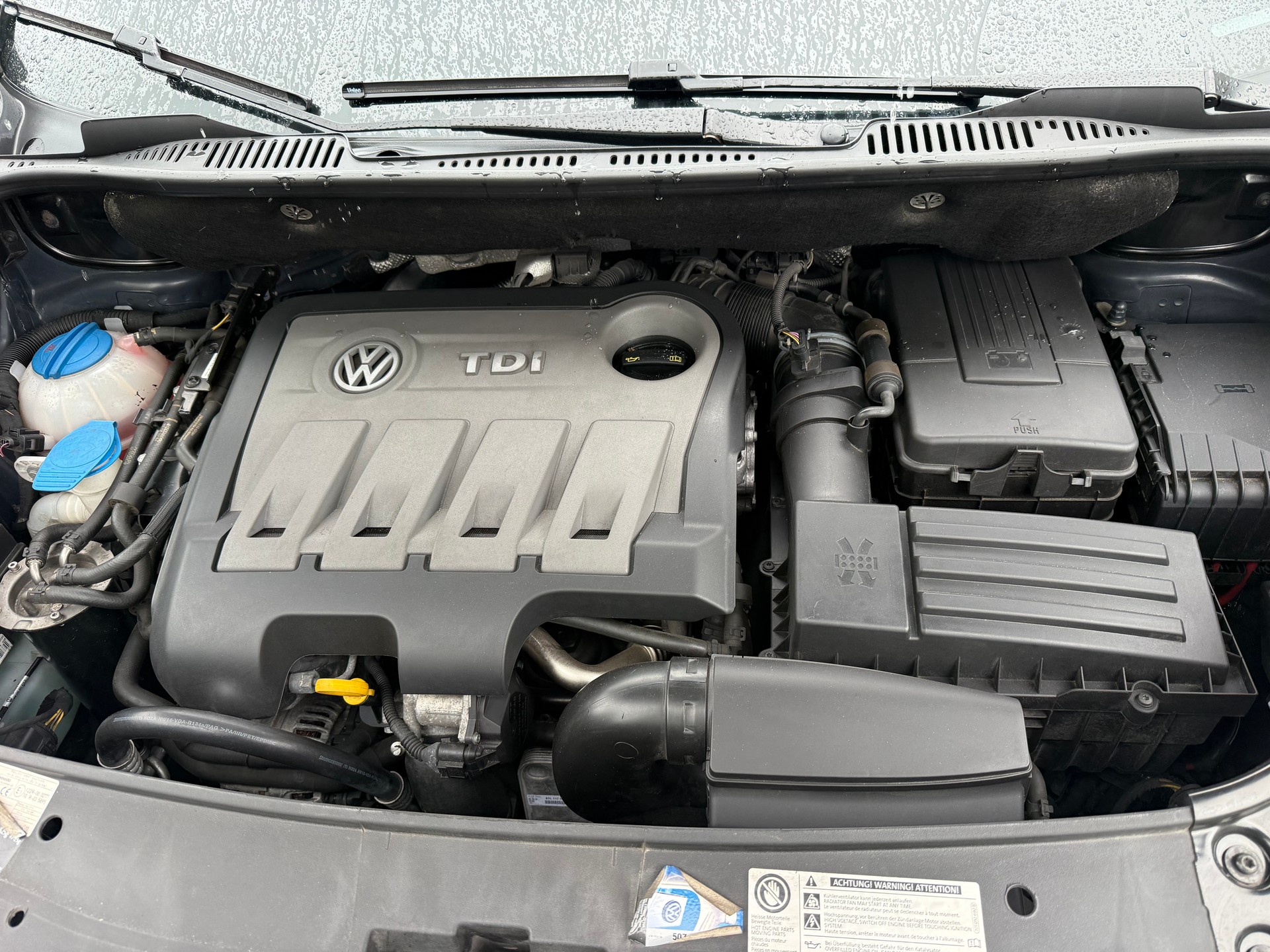 VW Touran 2.0 TDI BlueMotion Technology 65th Edition-image-9