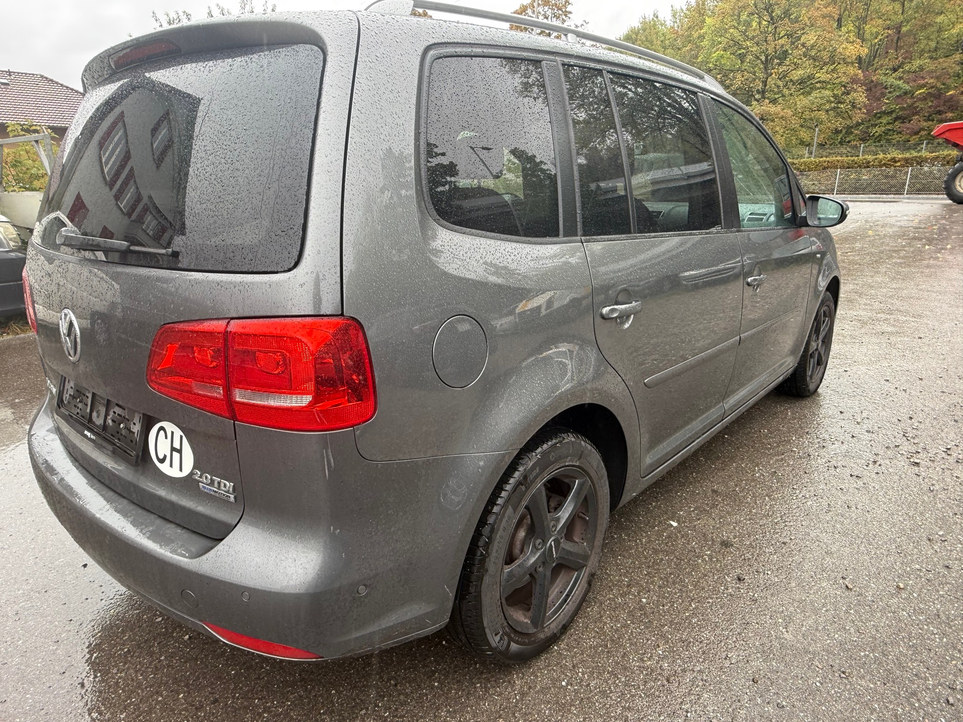 VW Touran 2.0 TDI BlueMotion Technology 65th Edition-image-6