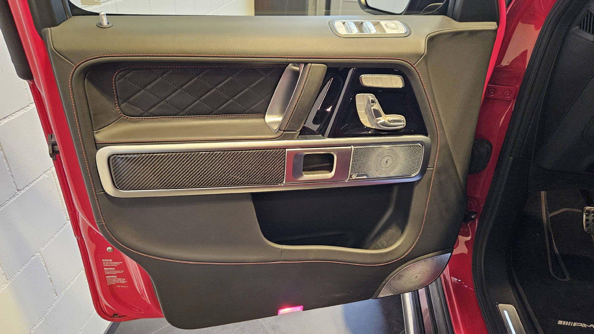 MERCEDES-BENZ G 63 AMG-image-16