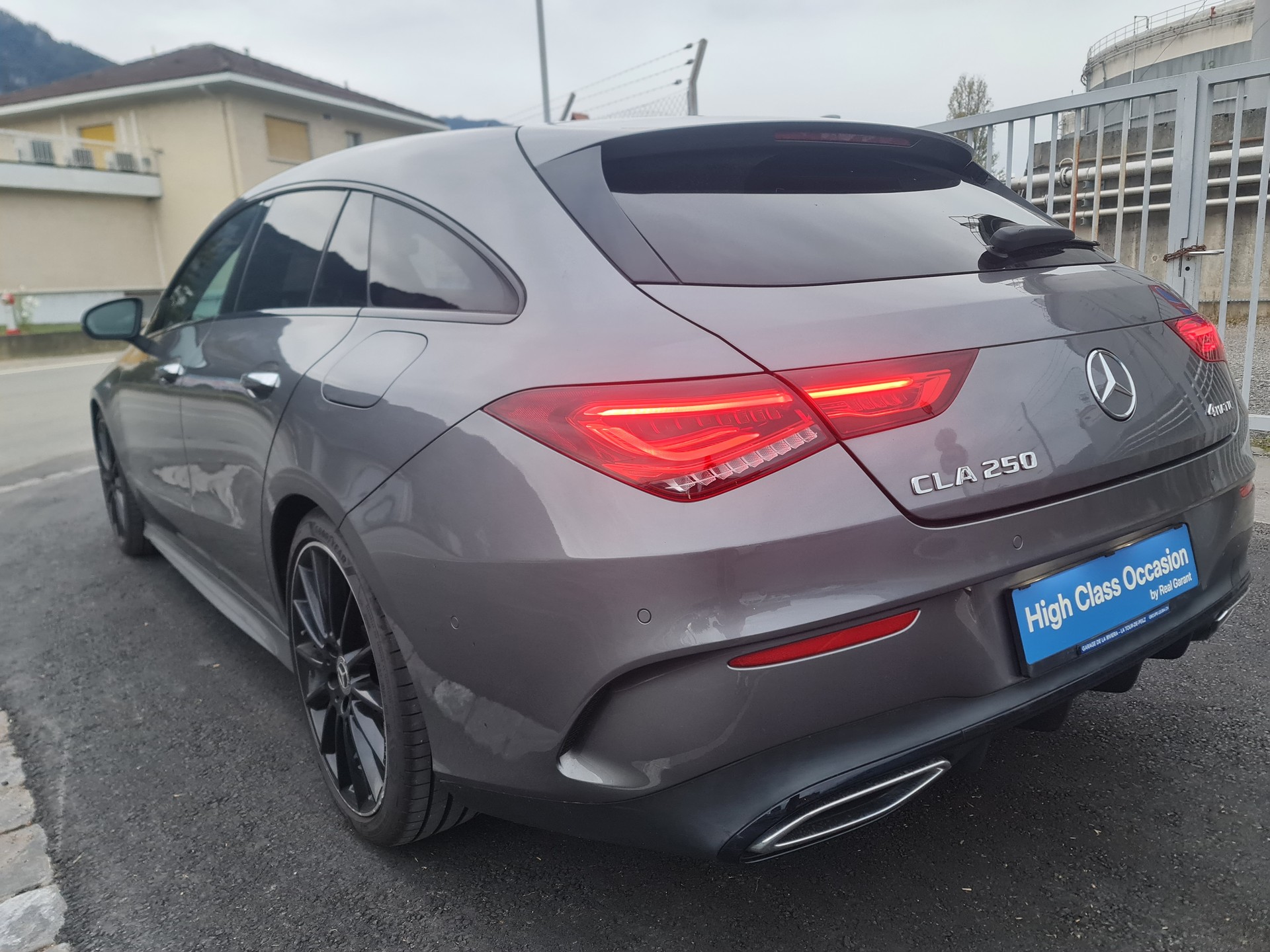 MERCEDES-BENZ CLA Shooting Brake 250 4Matic 7G-DCT AMG Line-image-2