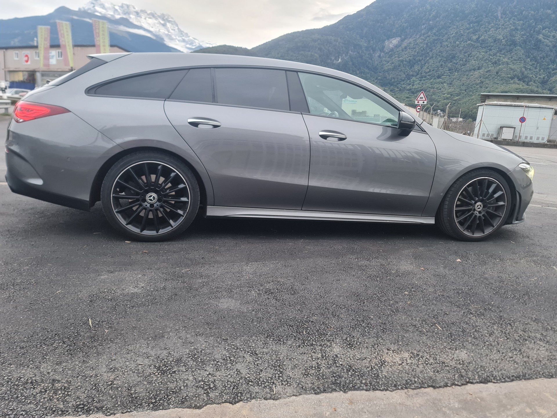 MERCEDES-BENZ CLA Shooting Brake 250 4Matic 7G-DCT AMG Line-image-5