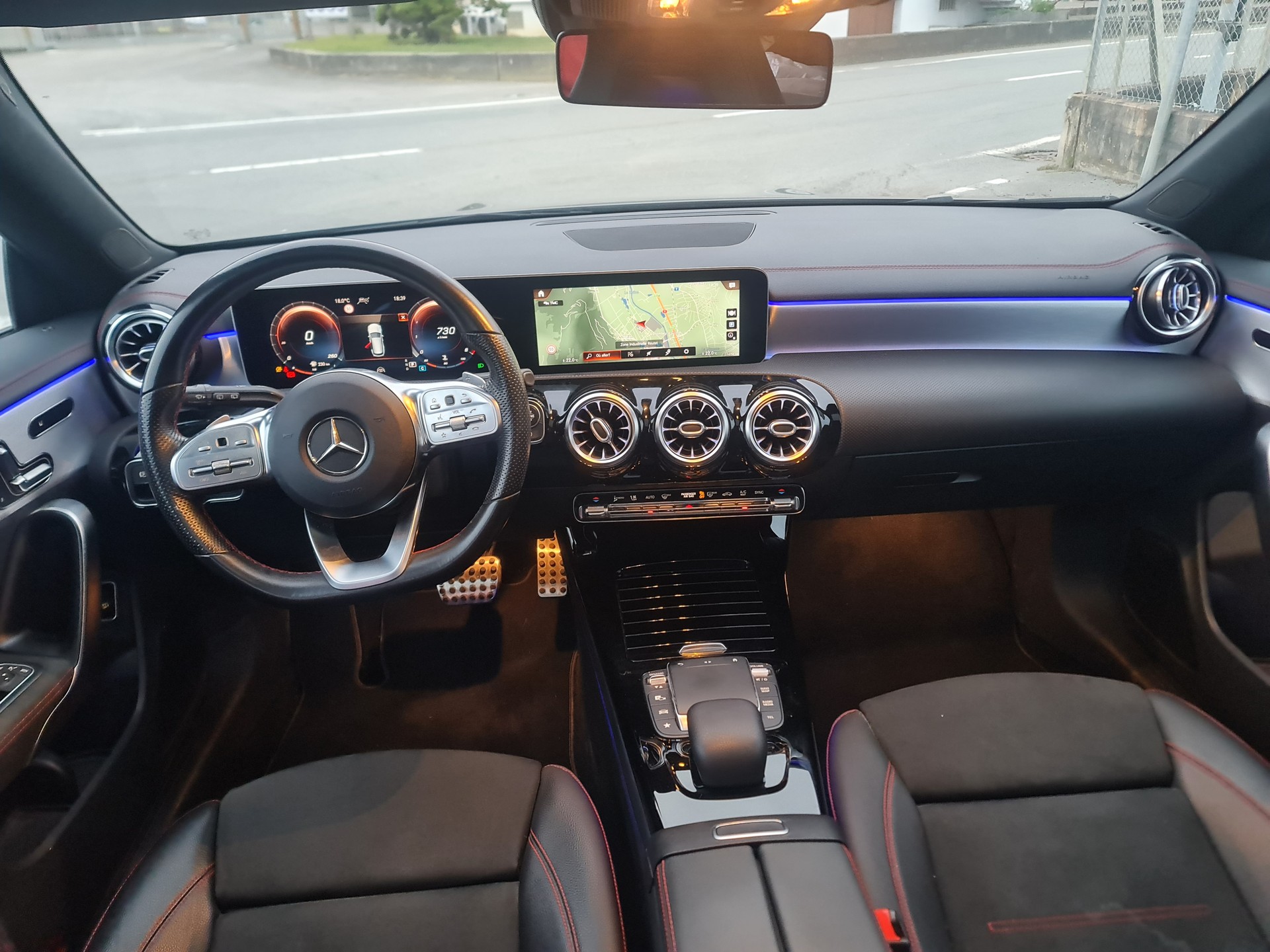 MERCEDES-BENZ CLA Shooting Brake 250 4Matic 7G-DCT AMG Line-image-9