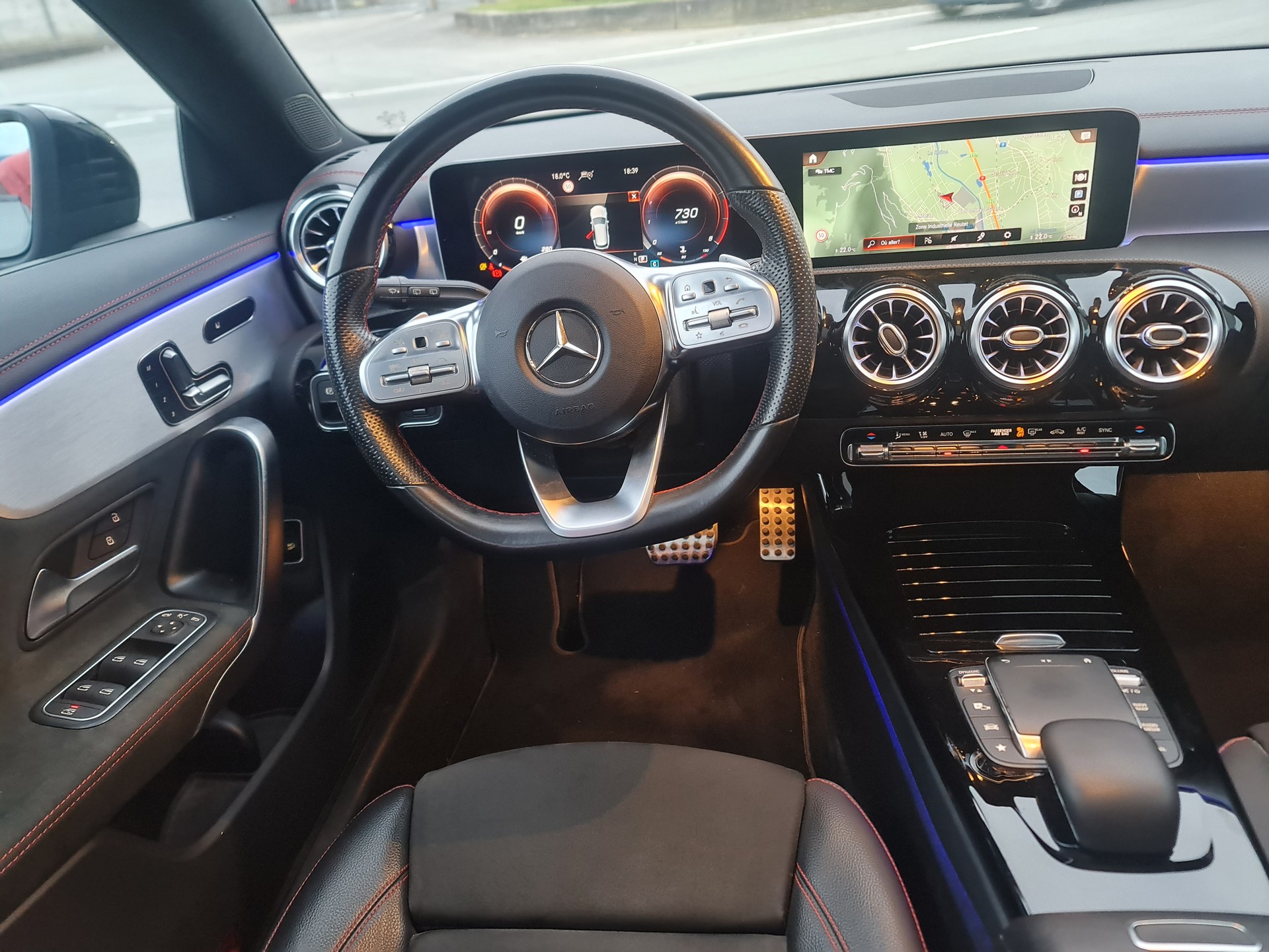 MERCEDES-BENZ CLA Shooting Brake 250 4Matic 7G-DCT AMG Line-image-10