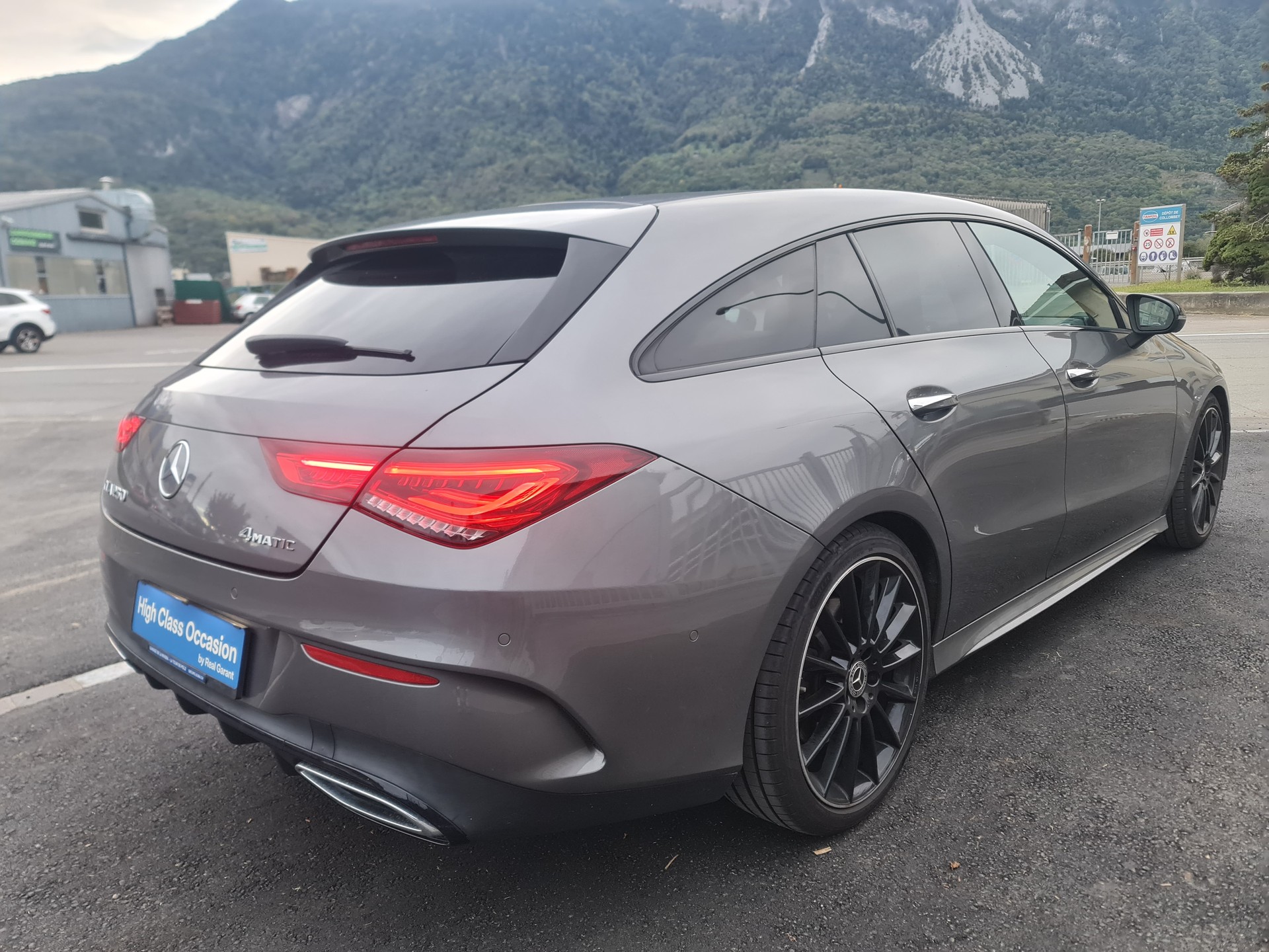 MERCEDES-BENZ CLA Shooting Brake 250 4Matic 7G-DCT AMG Line-image-3