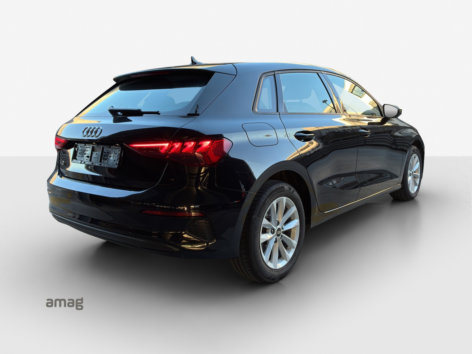 AUDI A3 Sportback 35 TFSI Attraction S-tronic-image-4