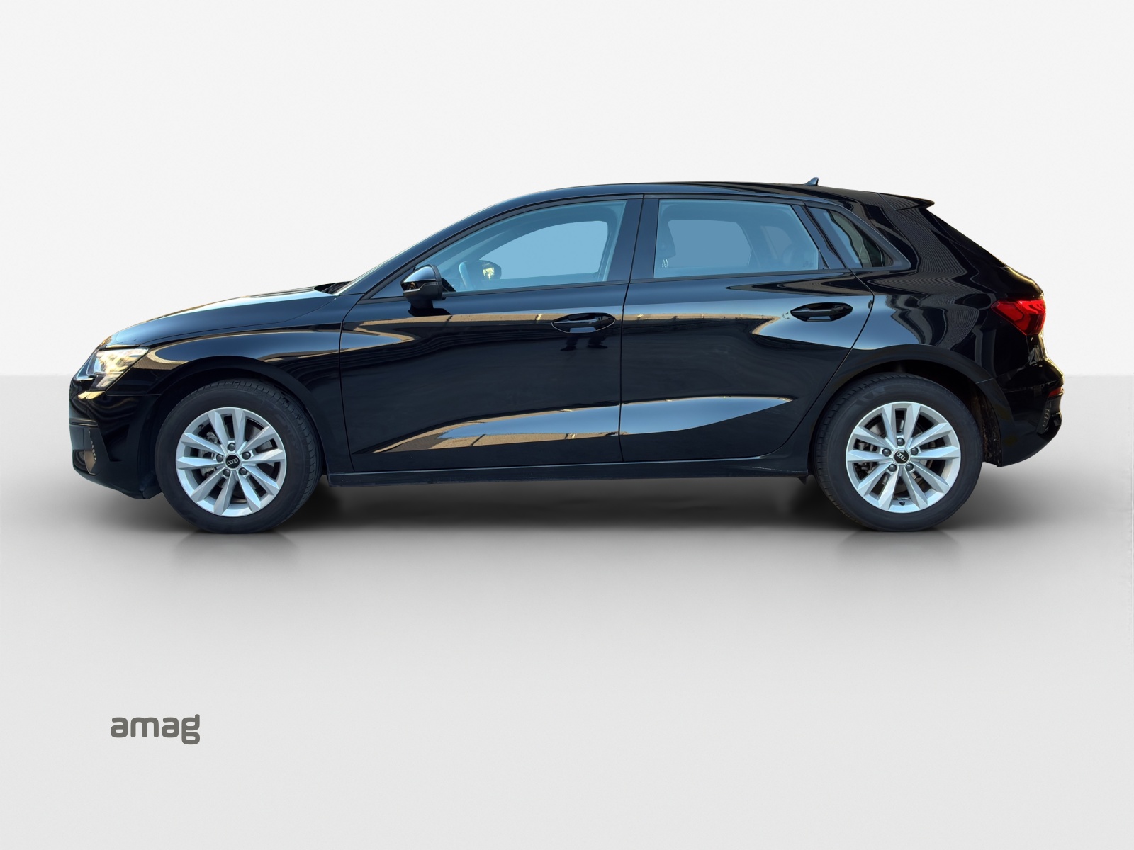 AUDI A3 Sportback 35 TFSI Attraction S-tronic-image-1