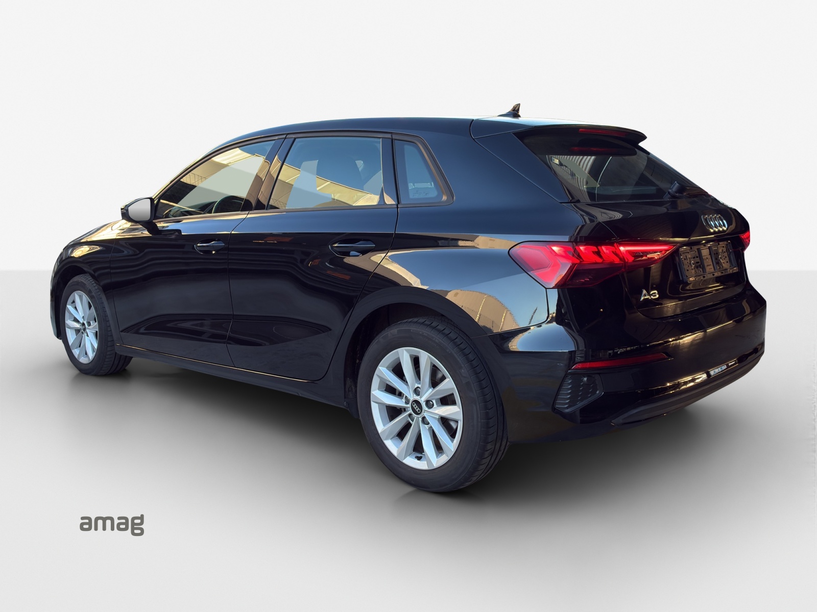 AUDI A3 Sportback 35 TFSI Attraction S-tronic-image-2