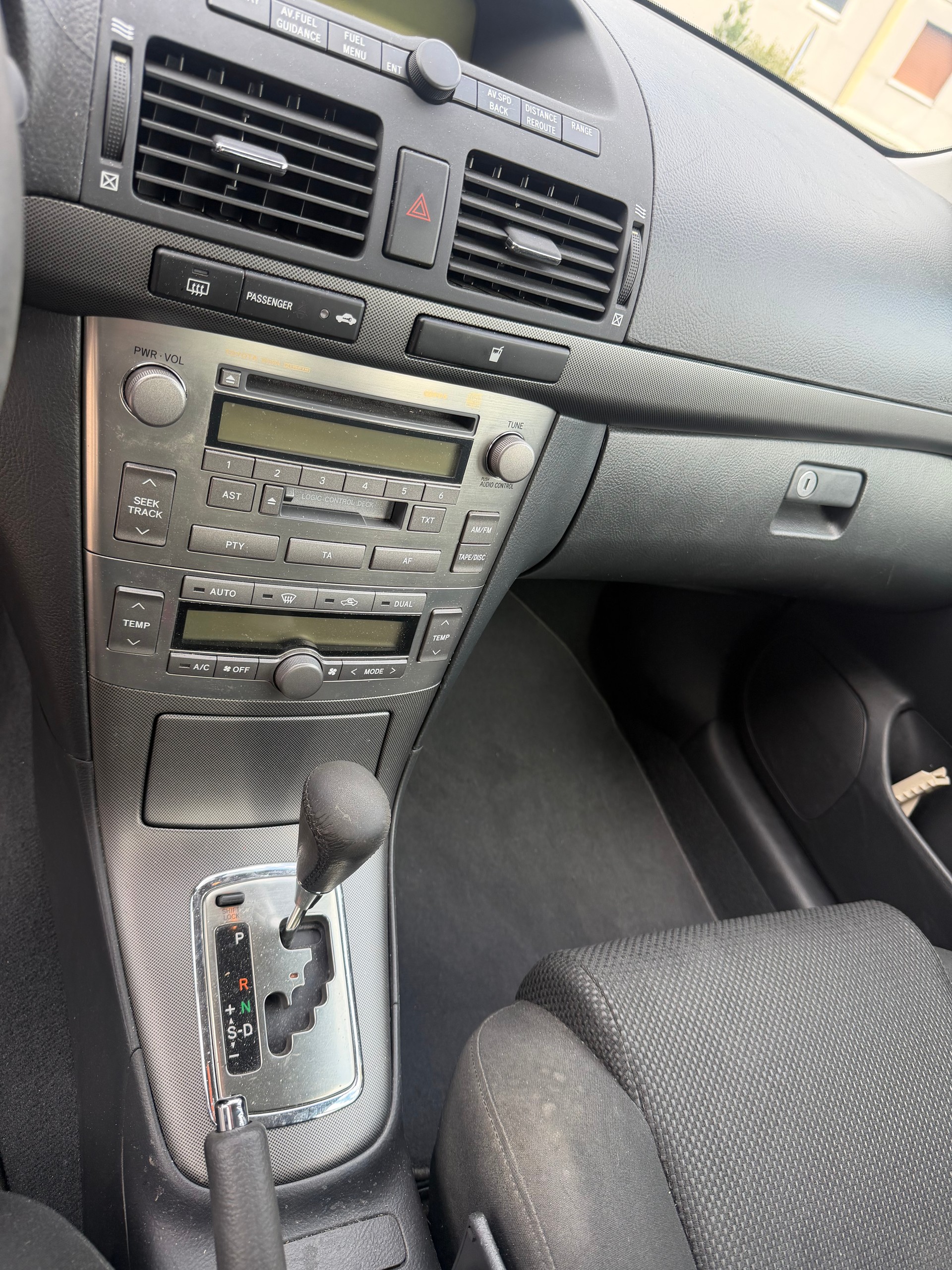 TOYOTA Avensis 2.4 D4 VVT-i Linea Sol Liftback T-Step5-image-5