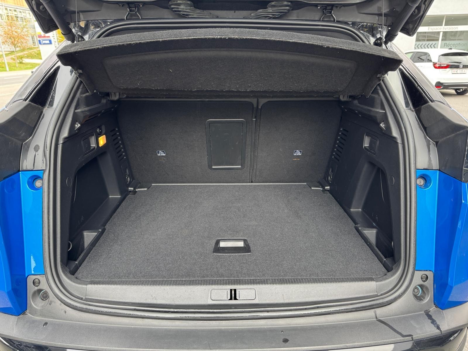 PEUGEOT 3008 1.6 PureTech GT Pack EAT8-image-10