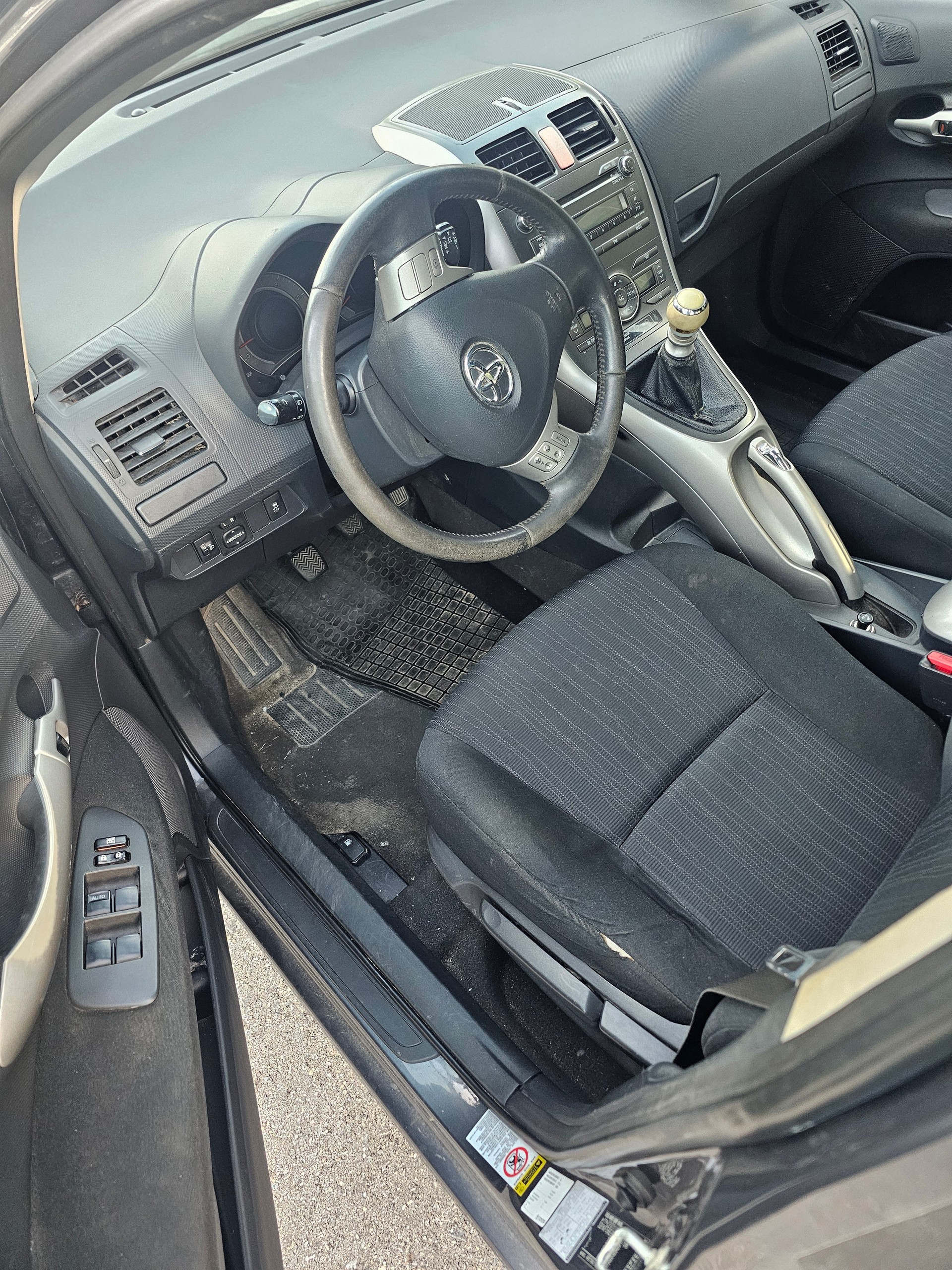 TOYOTA Auris 2.0 D-4D Linea Luna-image-7