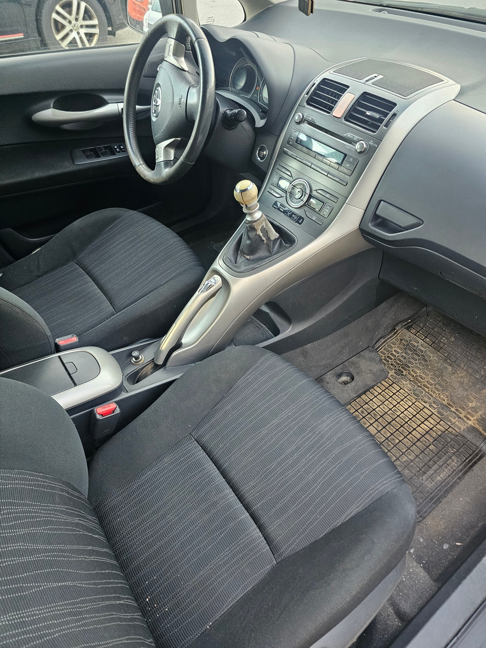 TOYOTA Auris 2.0 D-4D Linea Luna-image-5