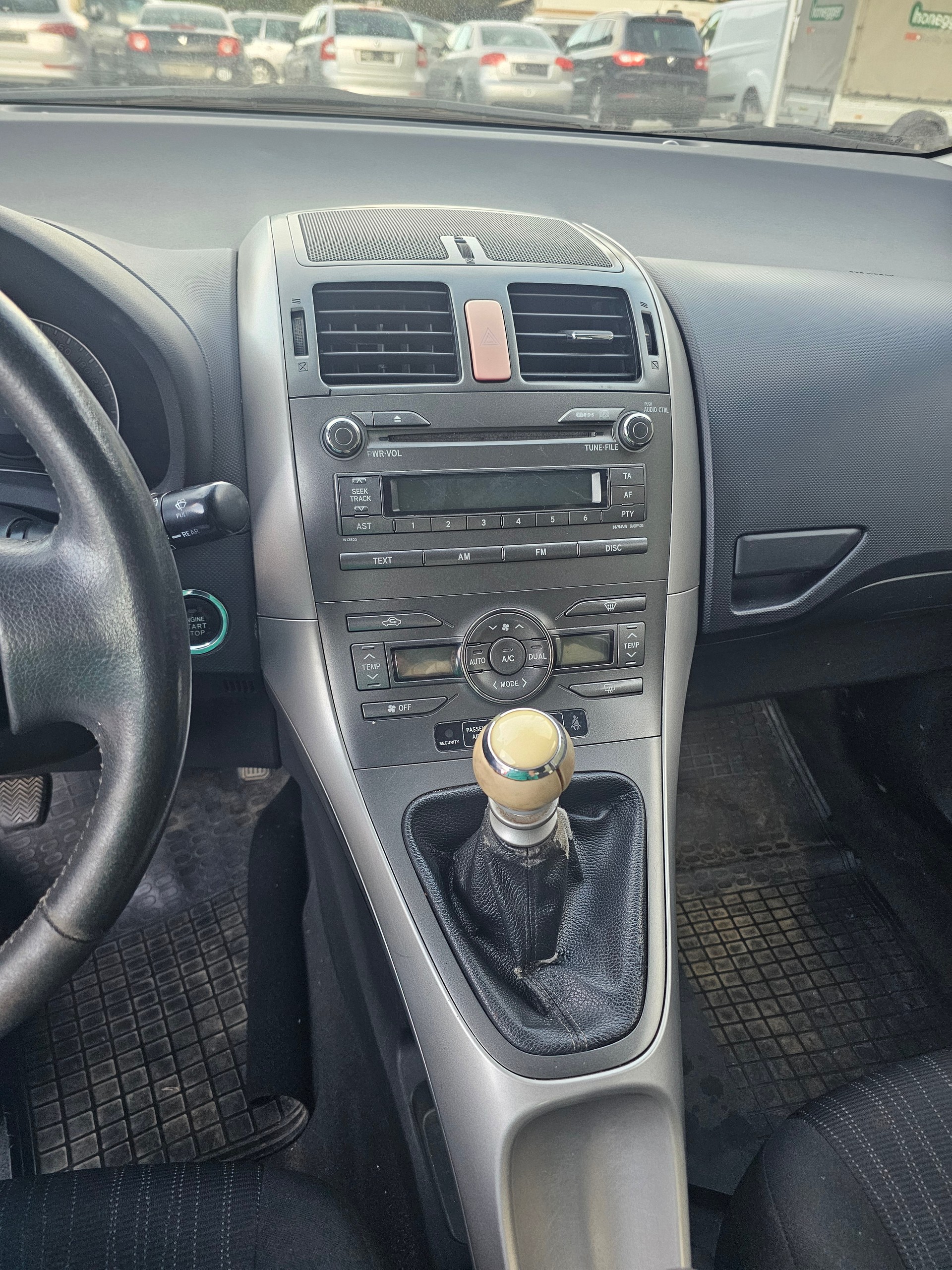 TOYOTA Auris 2.0 D-4D Linea Luna-image-8