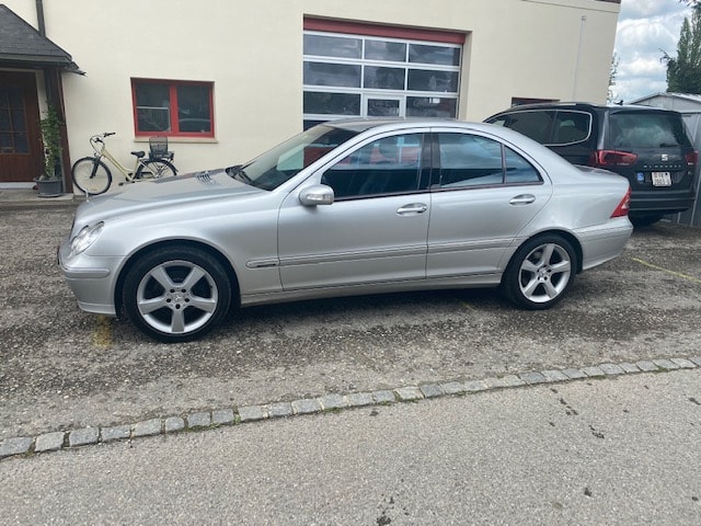 MERCEDES-BENZ C 240 Avantgarde-image-1