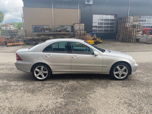 MERCEDES-BENZ C 240 Avantgarde-image-4