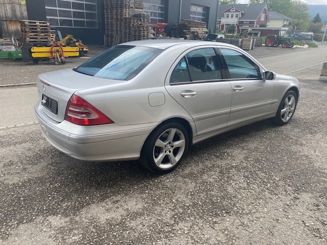 MERCEDES-BENZ C 240 Avantgarde-image-3