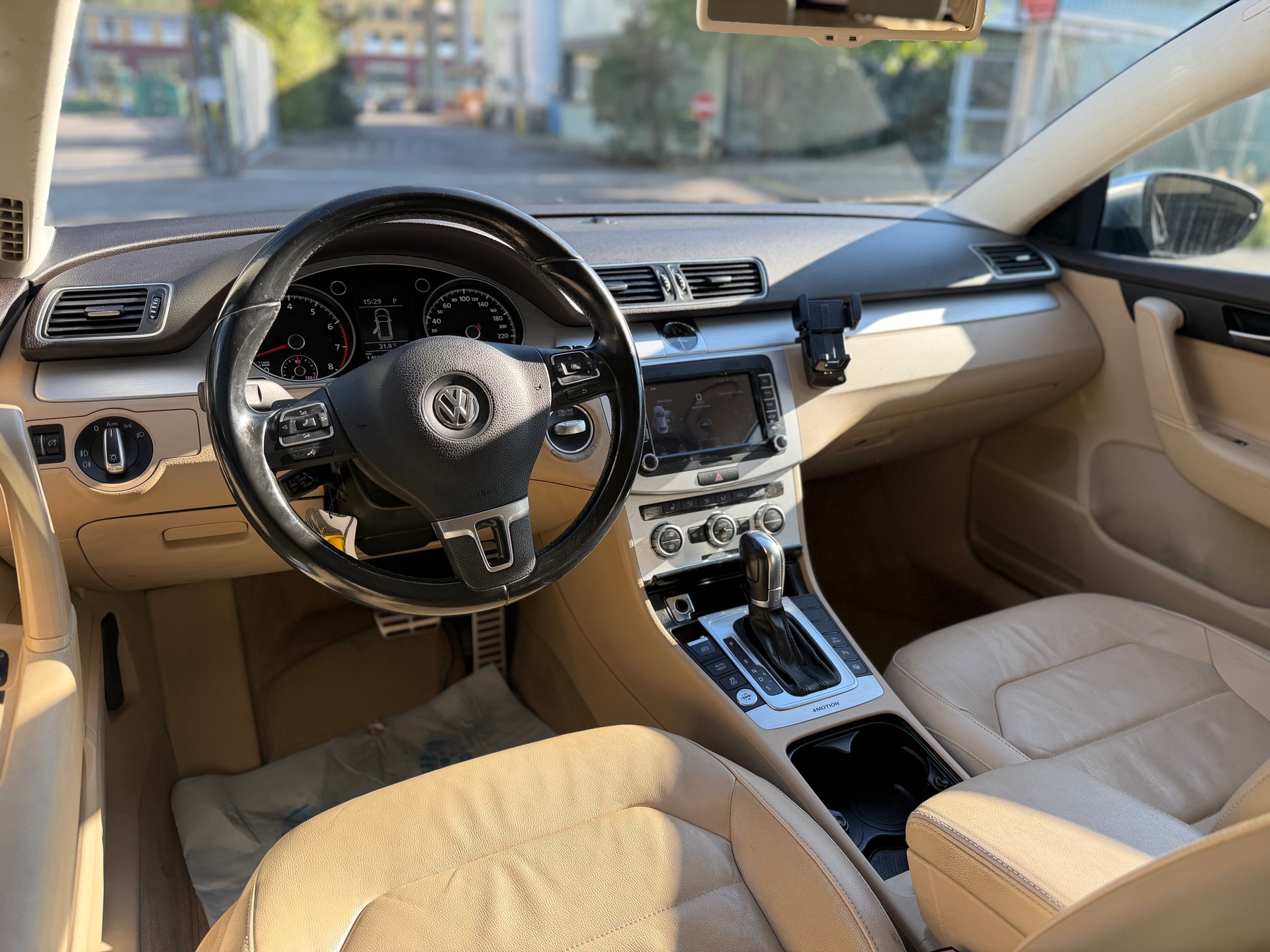 VW Passat Alltrack 2.0 TSI 4Motion DSG-image-9