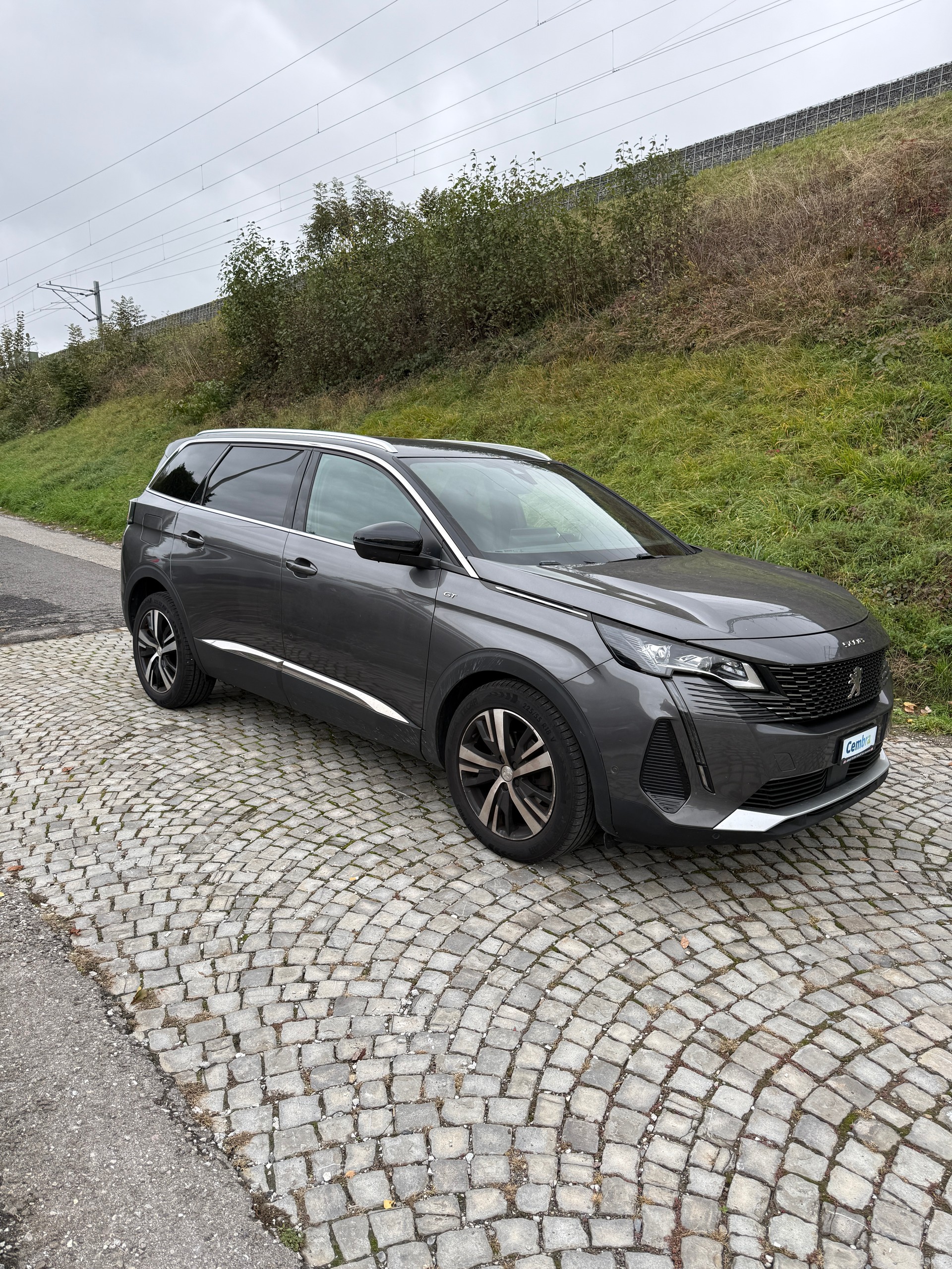 PEUGEOT 5008 1.2 Pure Tech GT Line EAT8-image-1