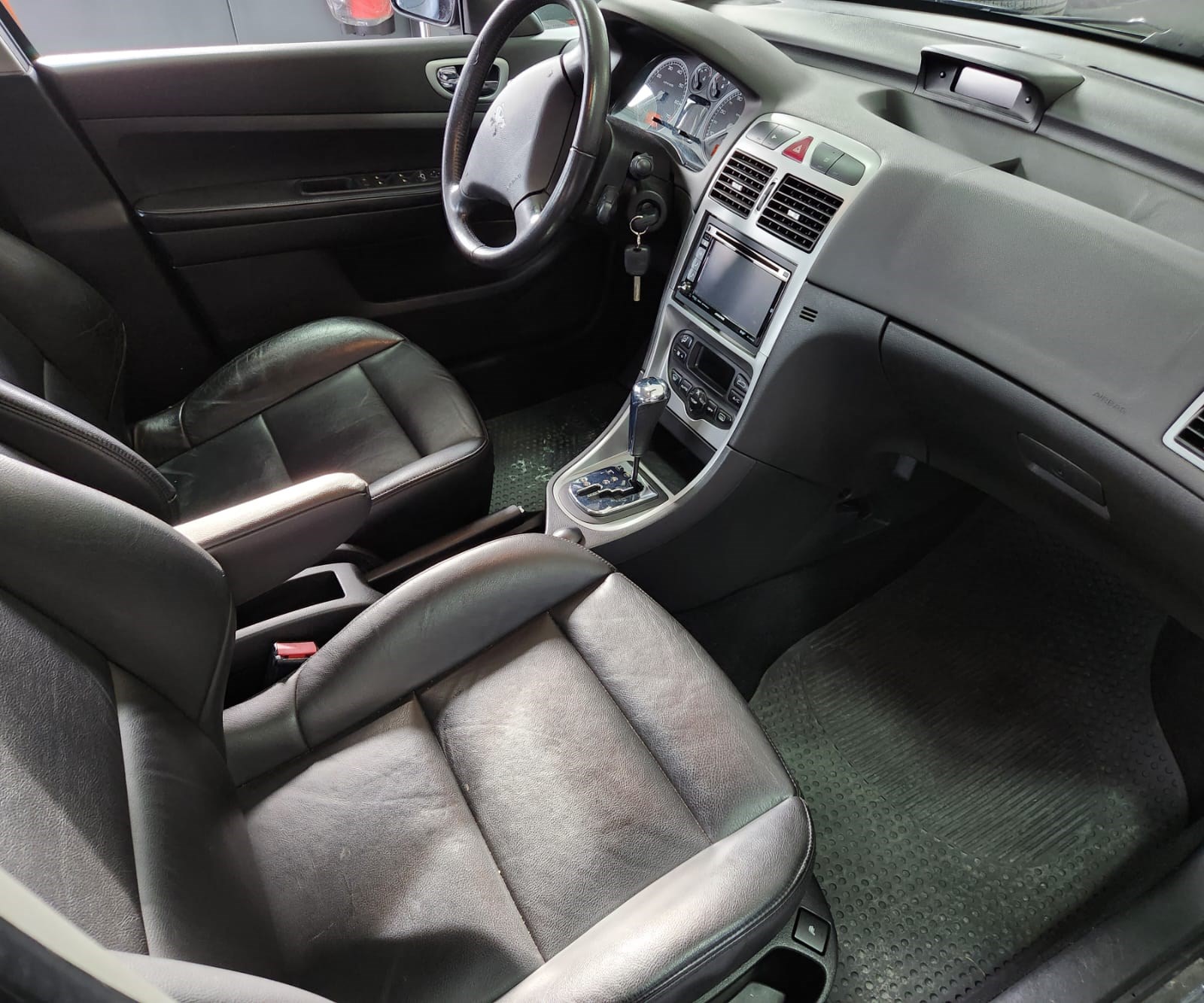 PEUGEOT 307 2.0 16V XT-image-4