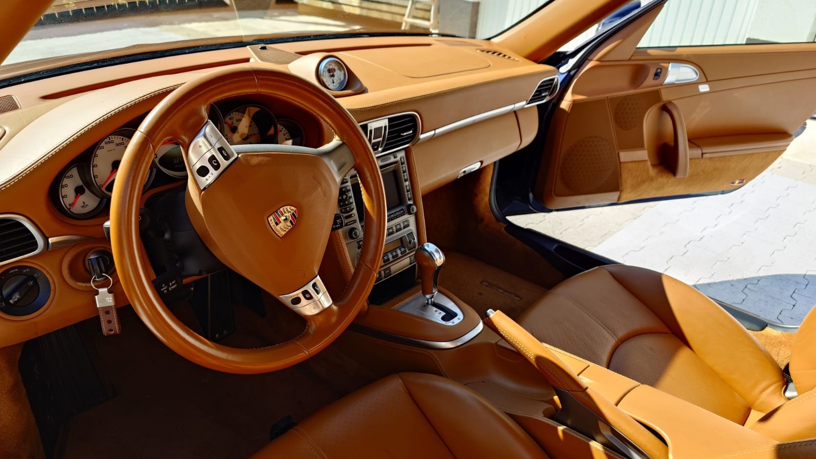 PORSCHE 911 Carrera S-image-3