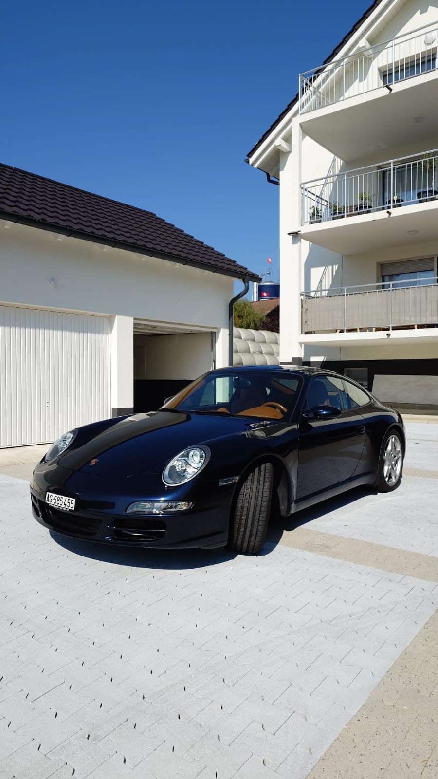 PORSCHE 911 Carrera S-image-1