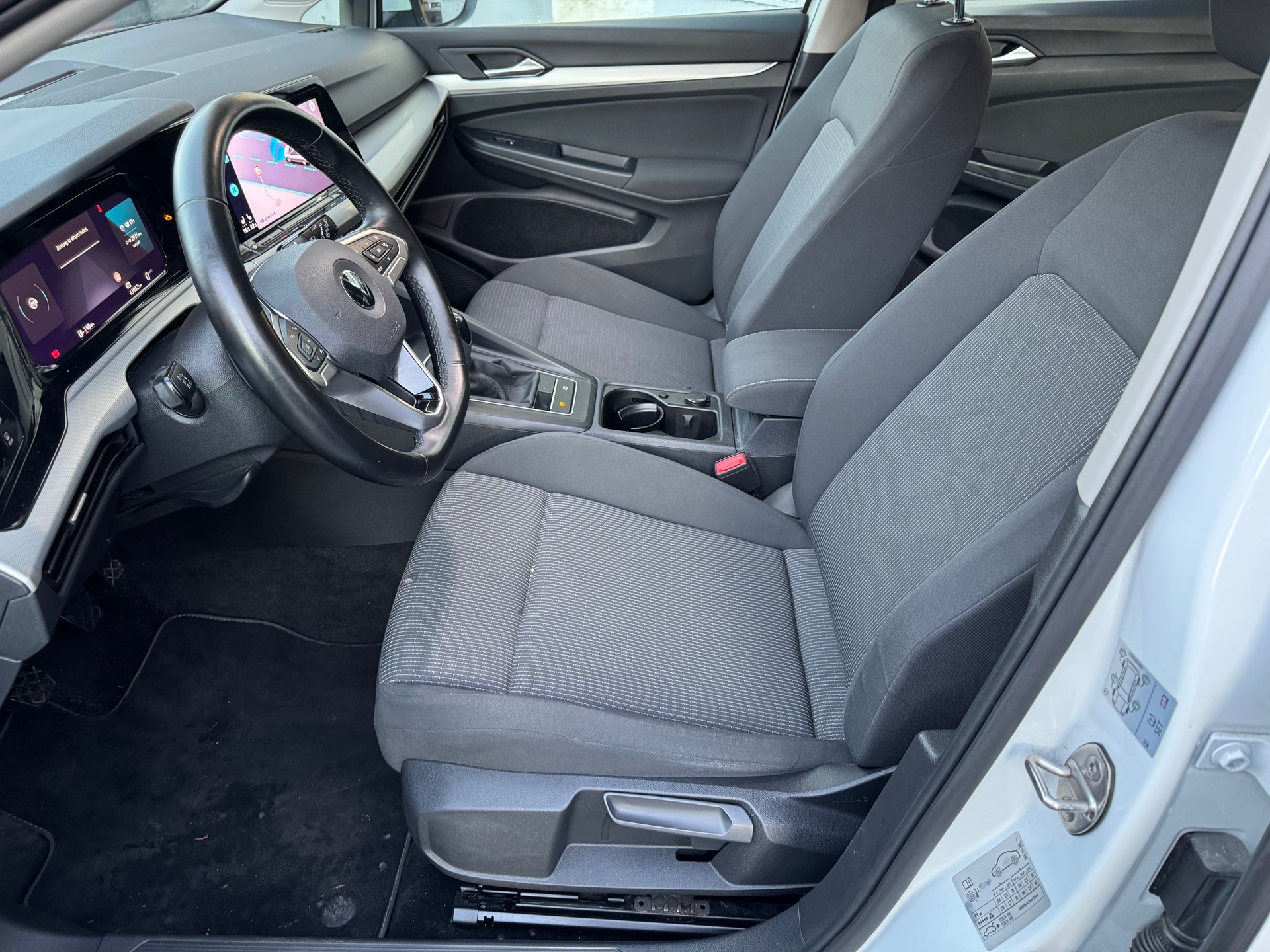 VW Golf 1.0 TSI Value-image-12