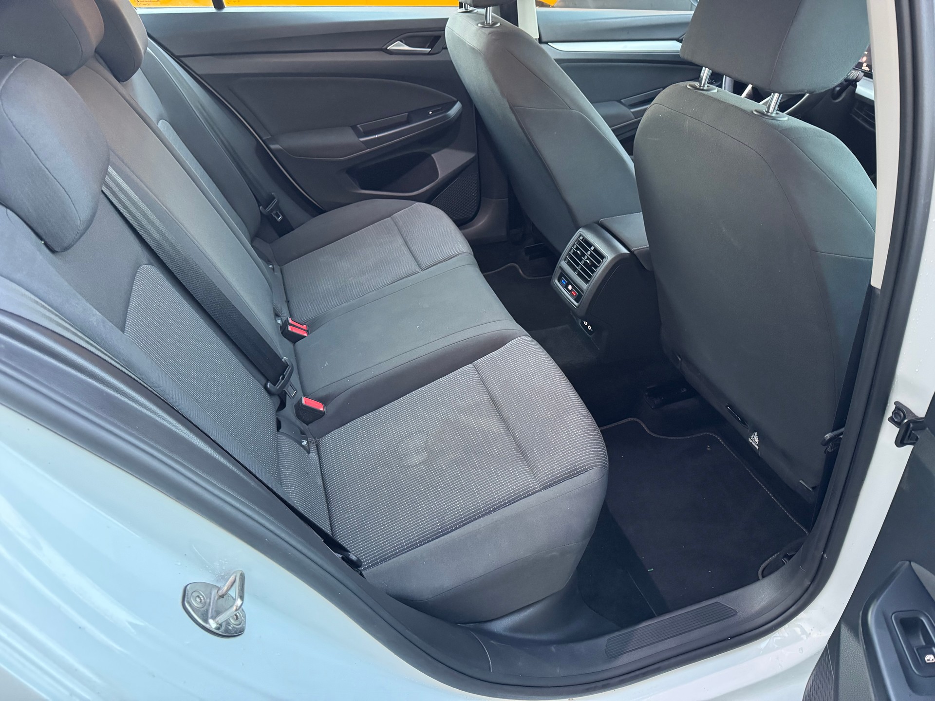 VW Golf 1.0 TSI Value-image-15