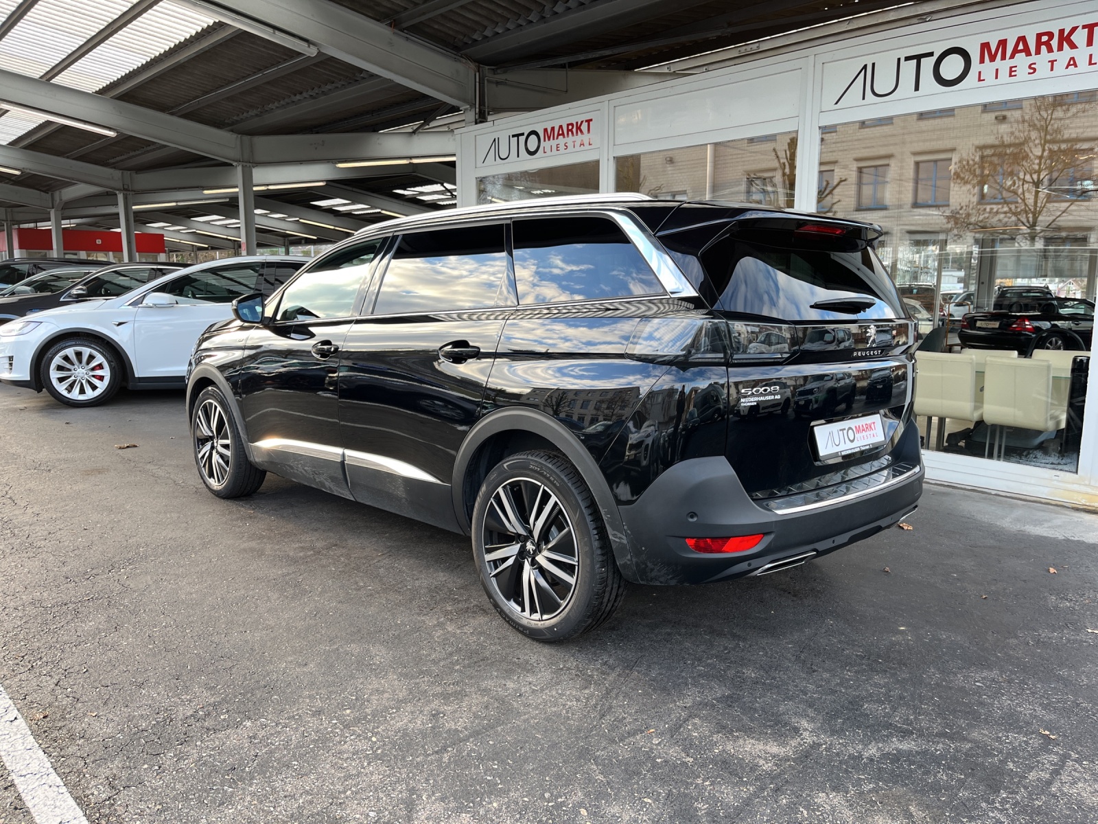PEUGEOT 5008 1.6 Pure Tech GT Pack EAT8-image-2