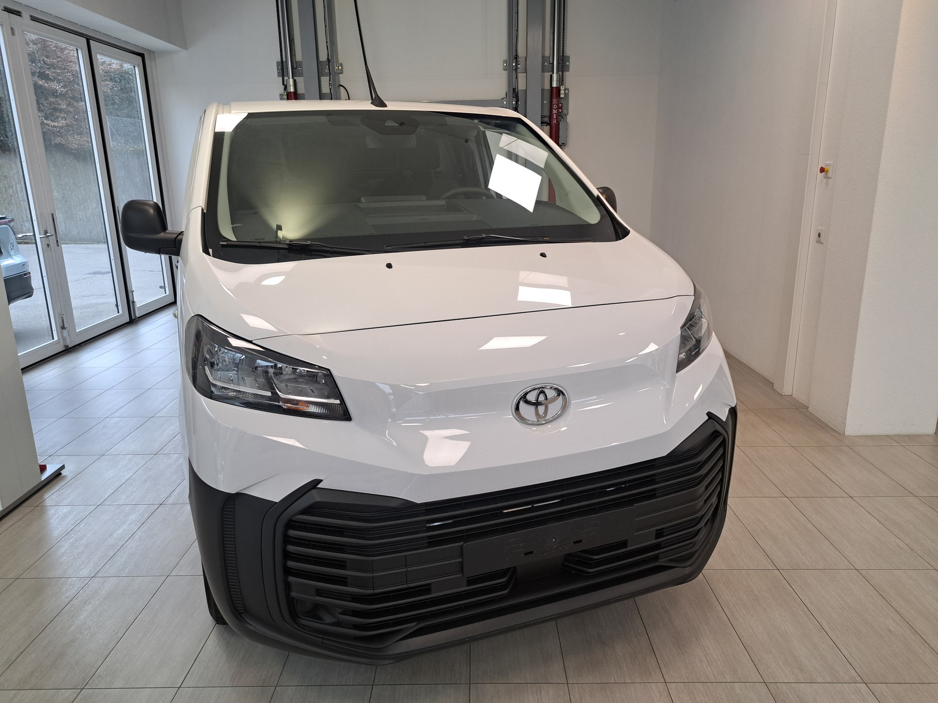 TOYOTA Proace 2.0D Panel Van Medium Active-image-1