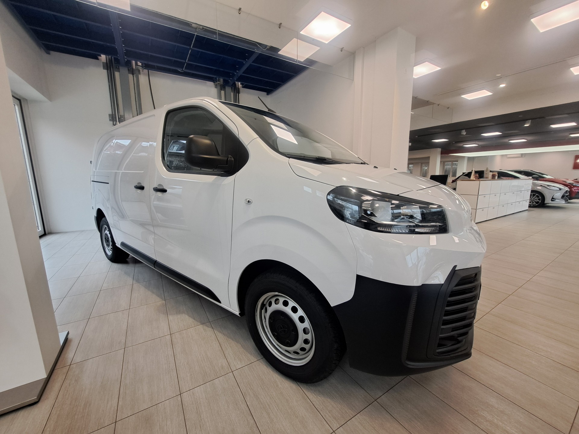 TOYOTA Proace 2.0D Panel Van Medium Active-image-2
