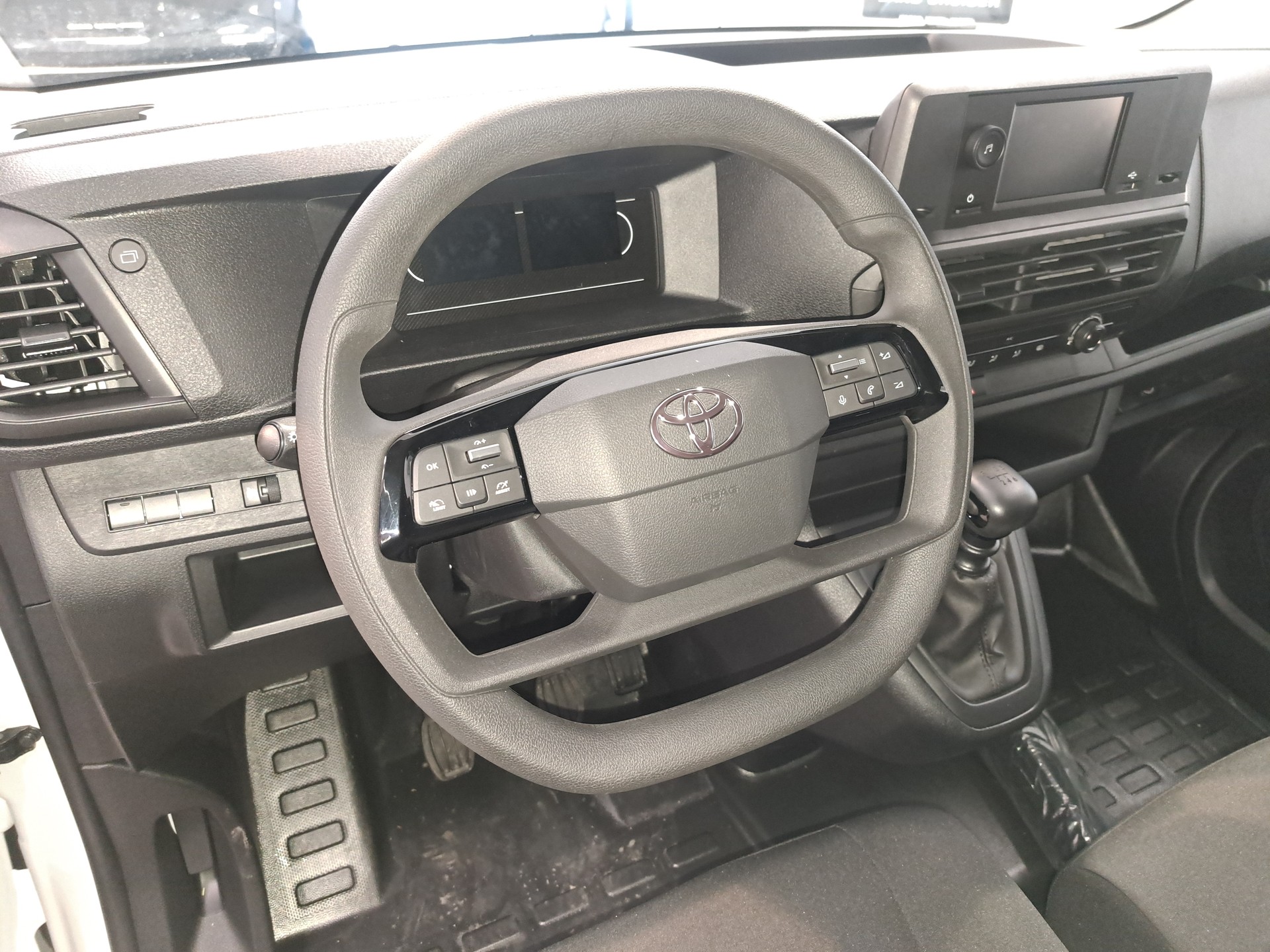 TOYOTA Proace 2.0D Panel Van Medium Active-image-7