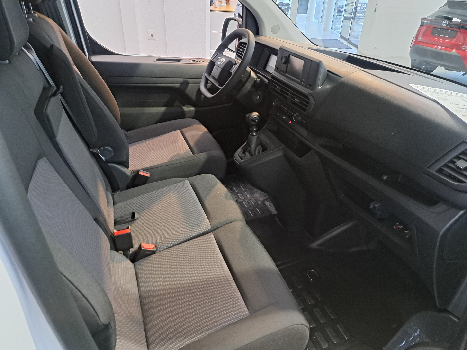 TOYOTA Proace 2.0D Panel Van Medium Active-image-3