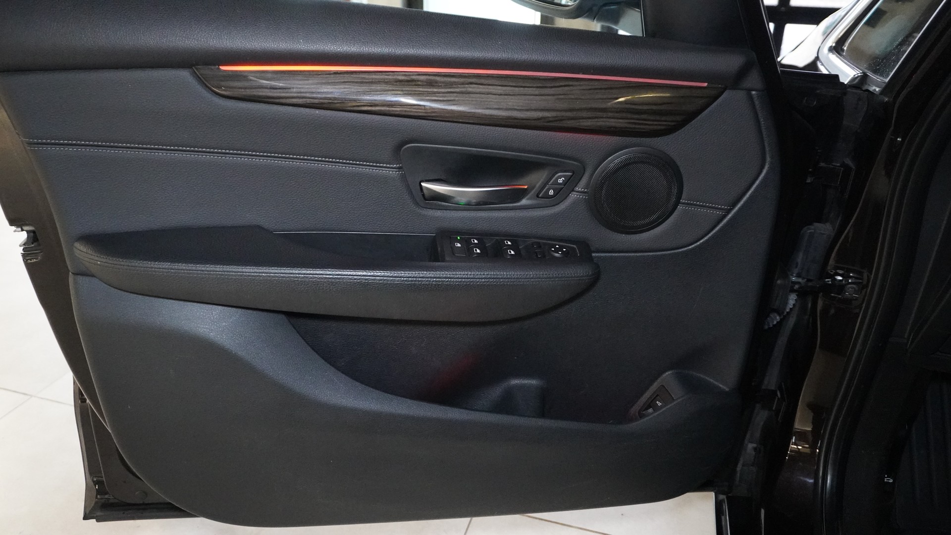 BMW 220d xDrive Active Tourer Steptronic-image-11