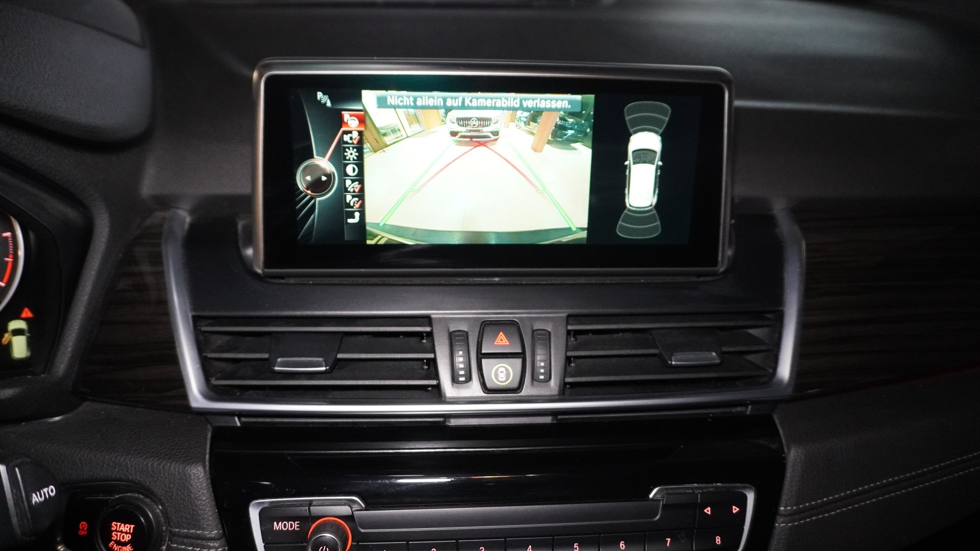 BMW 220d xDrive Active Tourer Steptronic-image-10