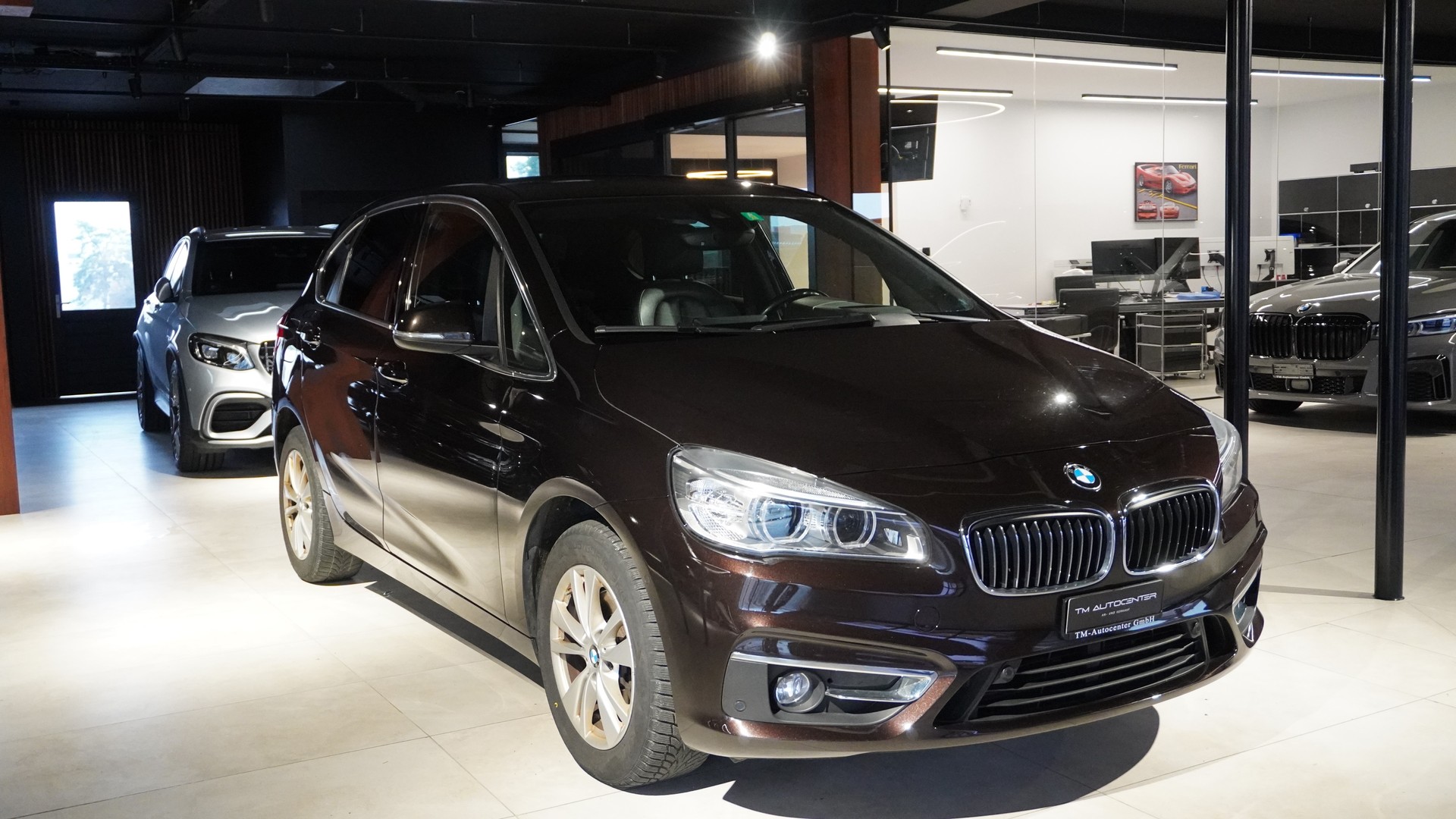 BMW 220d xDrive Active Tourer Steptronic-image-1